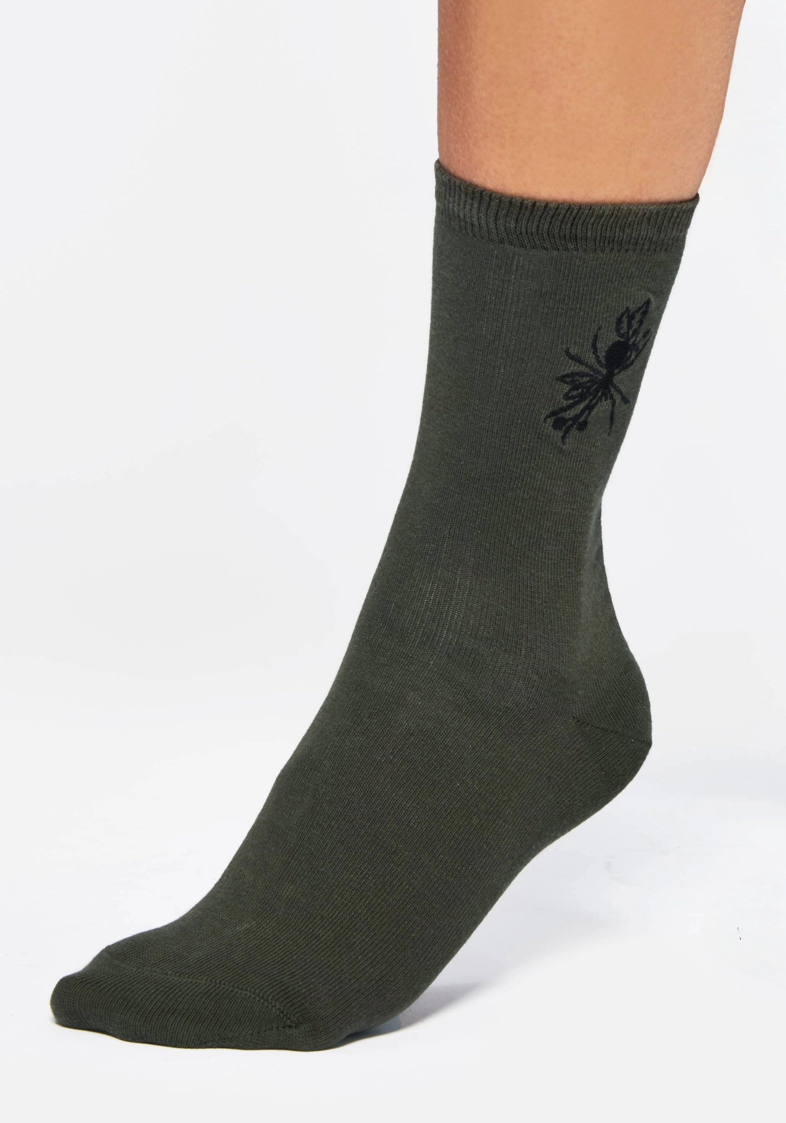 AC2775_ANANSISPIDERSOCKS_115CROP1