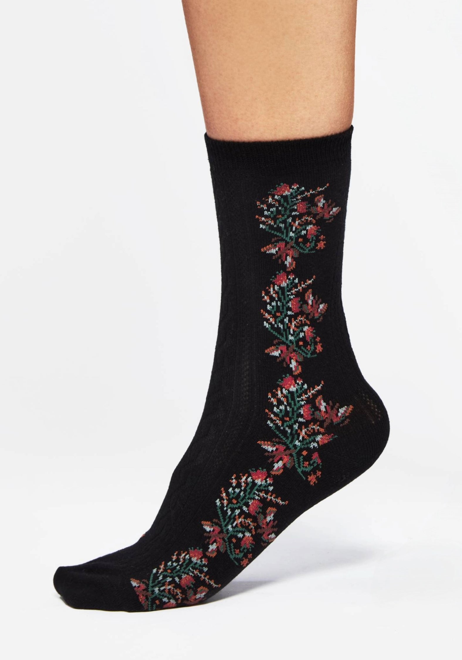 AC2777_SPECTURMFLORALSOCKS_775CROP1