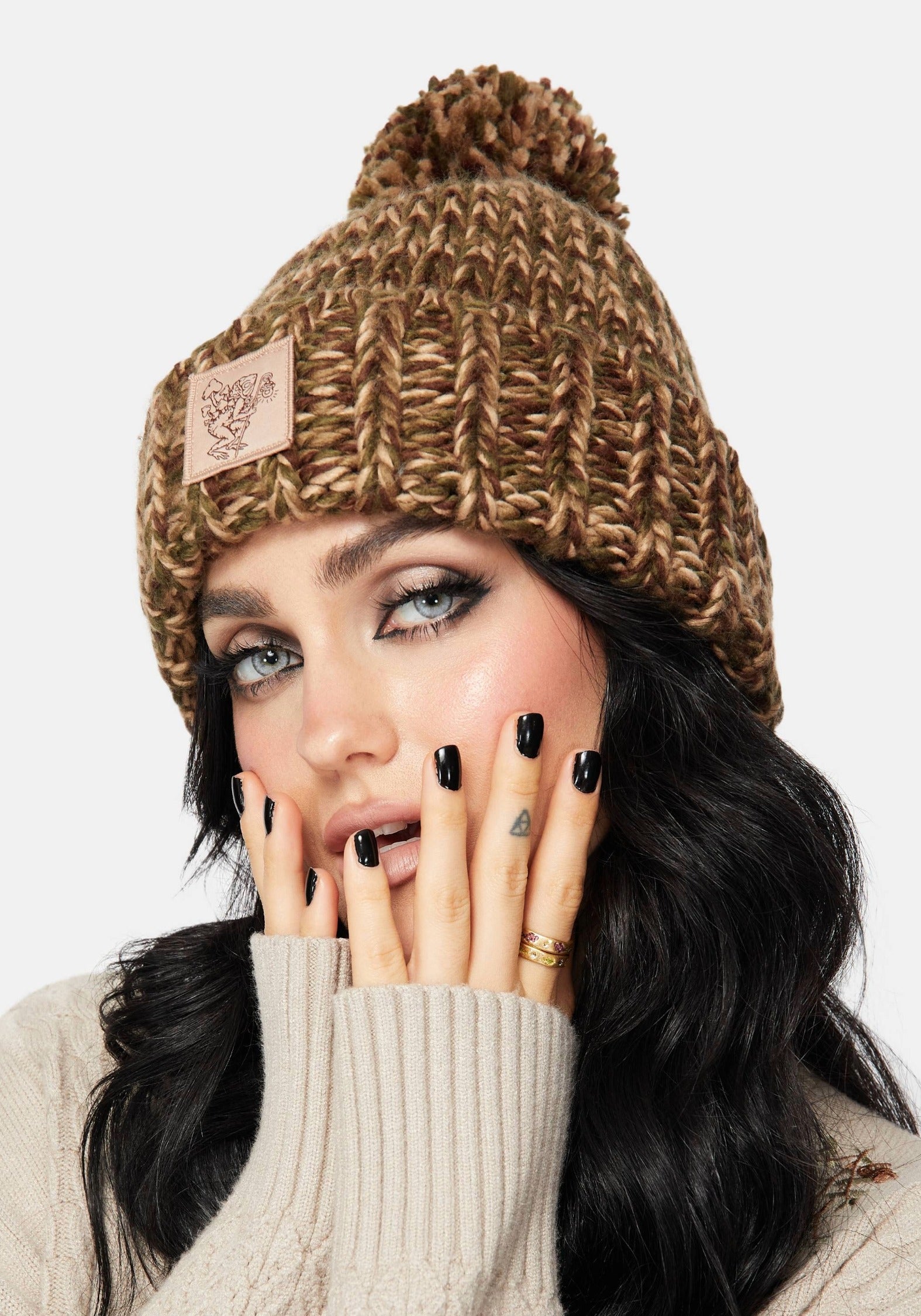 AC3827_DAPHNEBUGPATCHCABLEBEANIE_1CROP