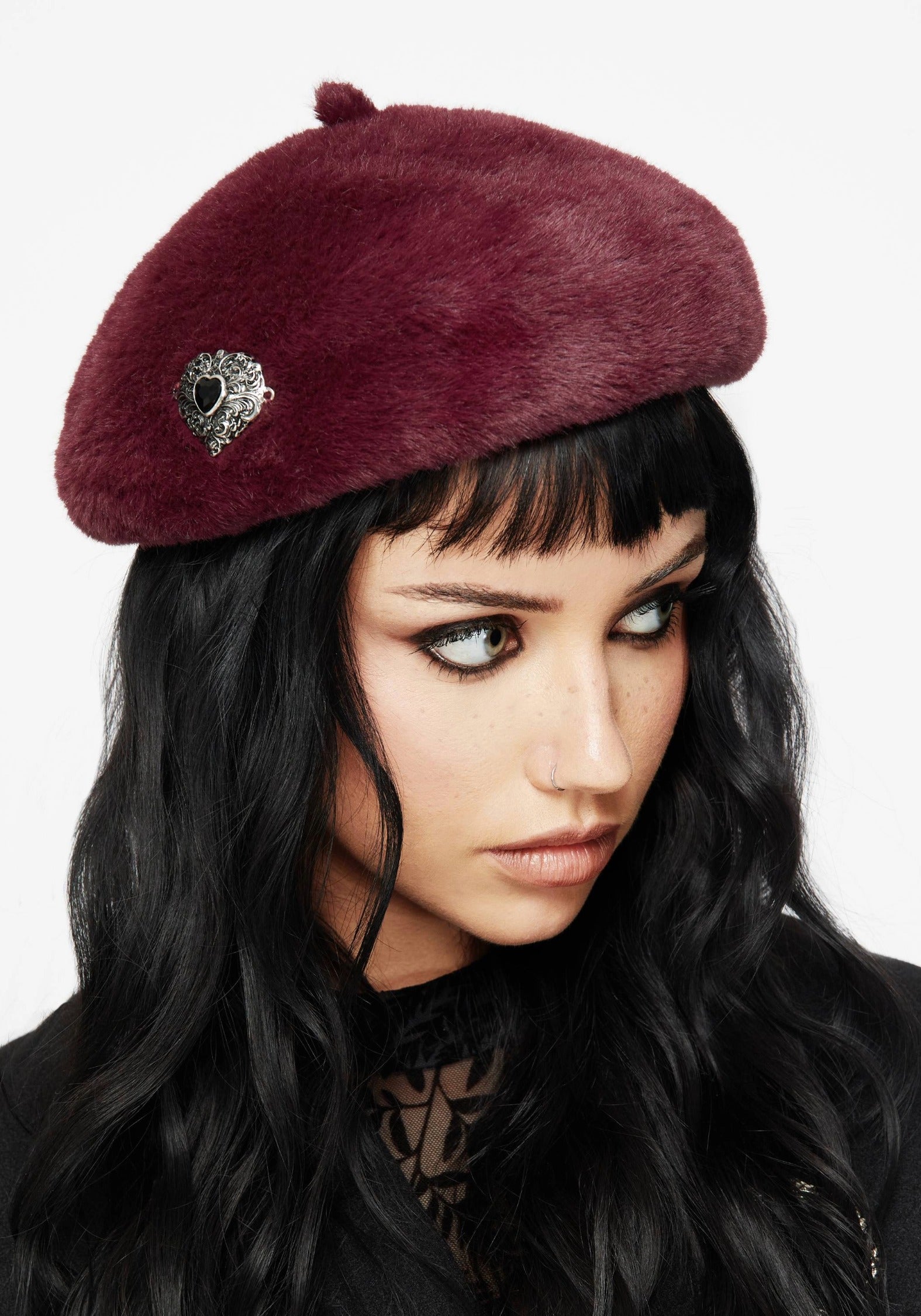 AC3831_STELLAHEARTBROOCHBERET_1CROP