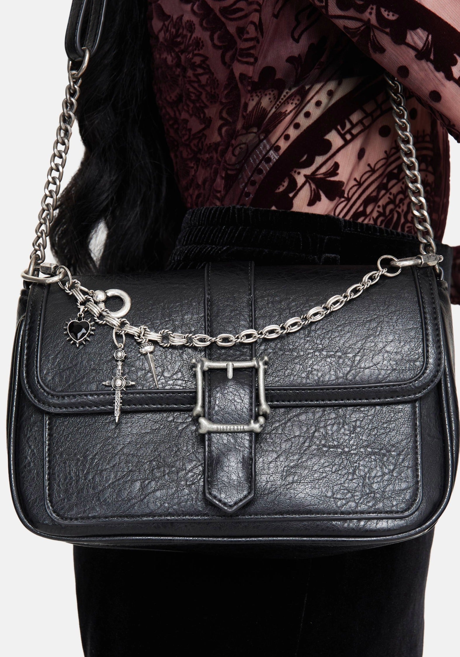 AC3879_VELENABAGCHAIN_3CROP