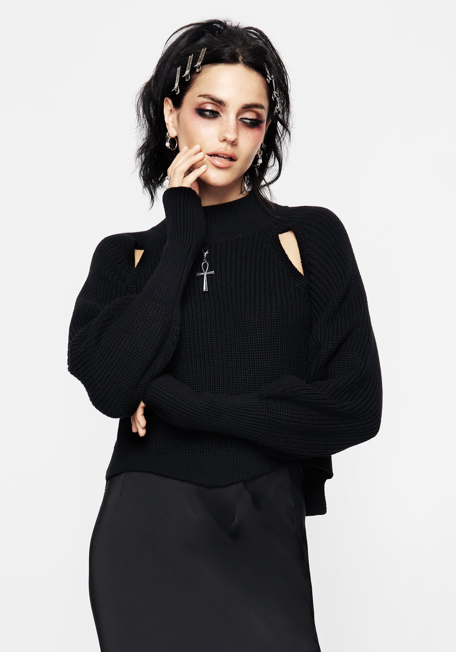 AW23B153_DEA_CUT_OUT_JUMPER_001