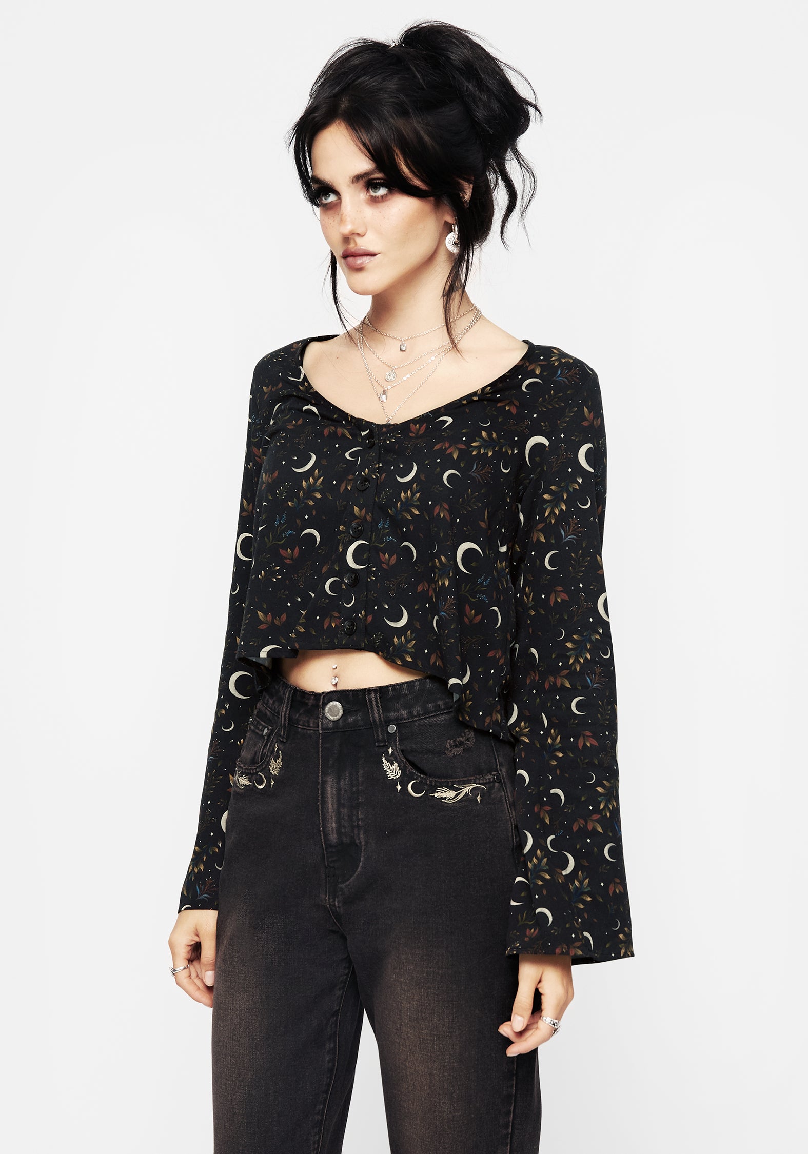 AW23M393_SICKLE_MOON_FLUTE_SLEEVE_BUTTON_UP_TOP_004