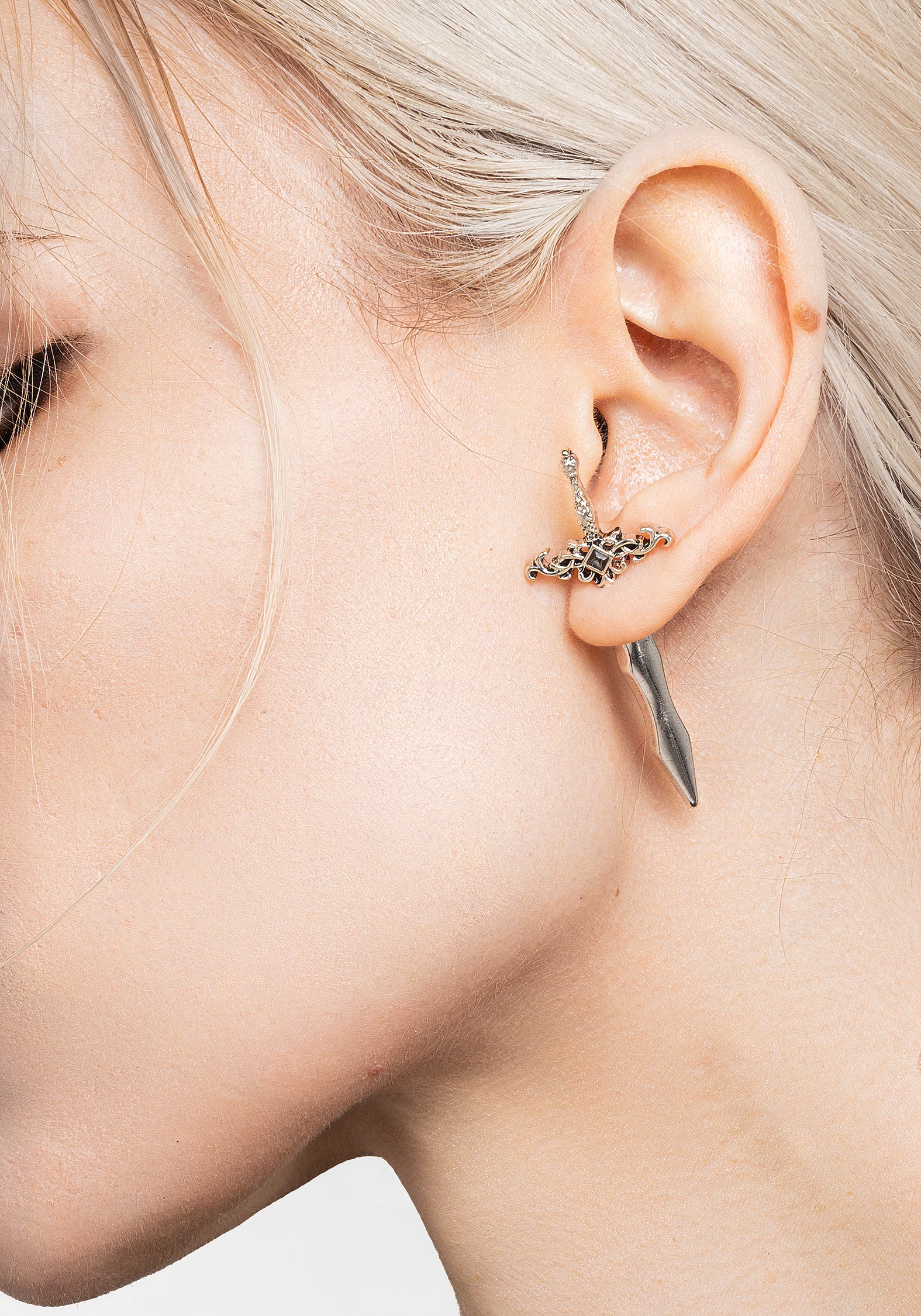 AW23TS417_HARPEDAGGEREARRINGS_007