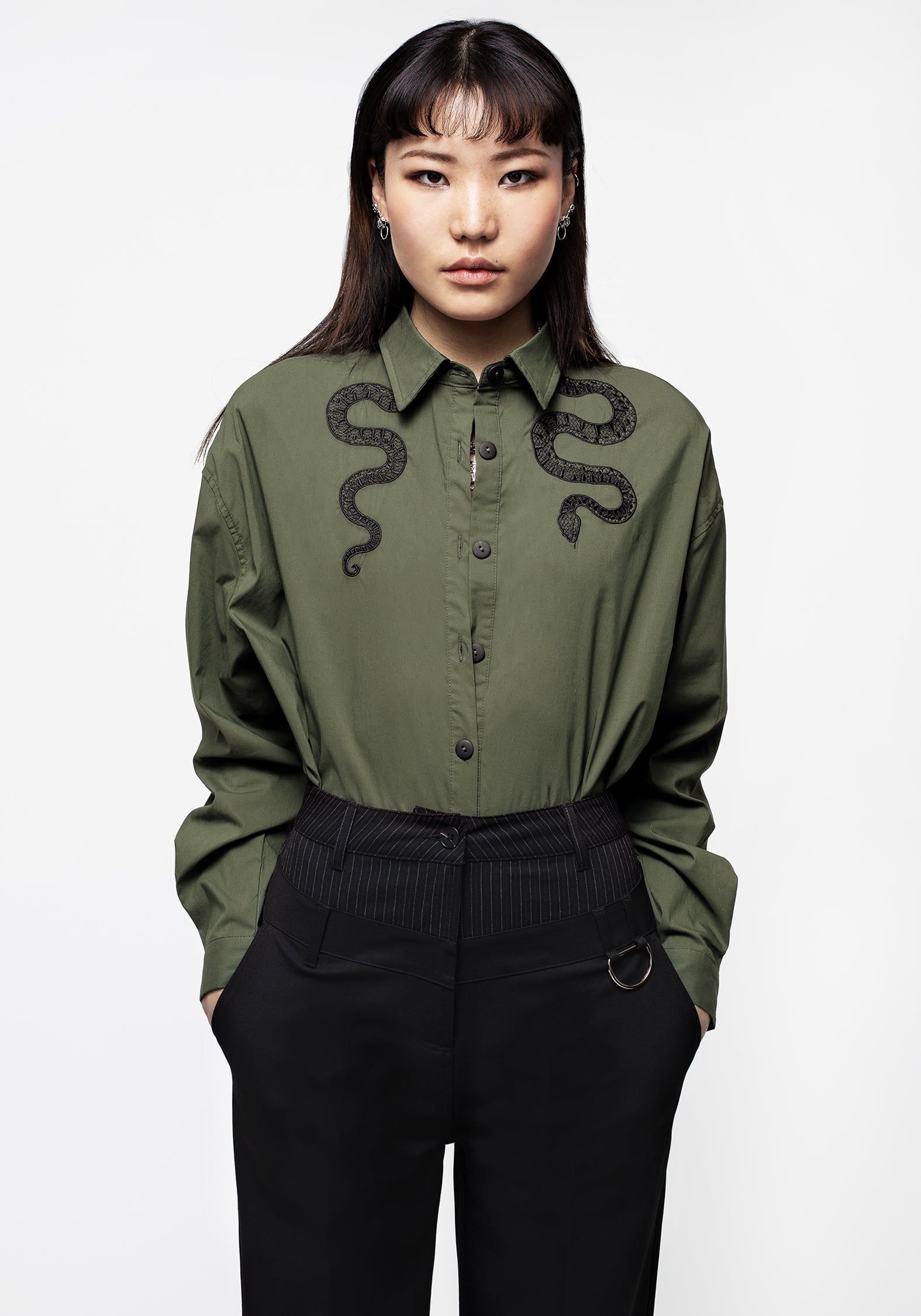 AW23Y92_SLITHER_LOOSE_FIT_SHIRT_002