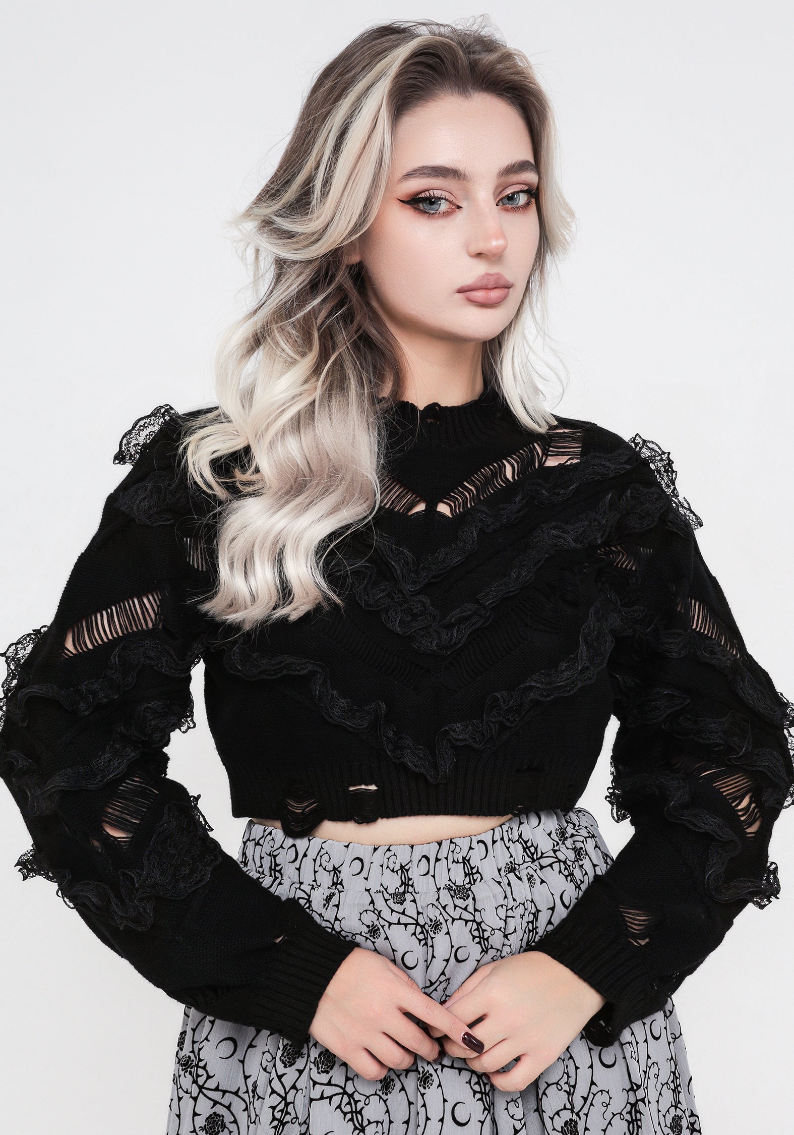 AW24B625_VOLLALACERUFFLEDISTRESSEDKNITCROPJUMPER_004