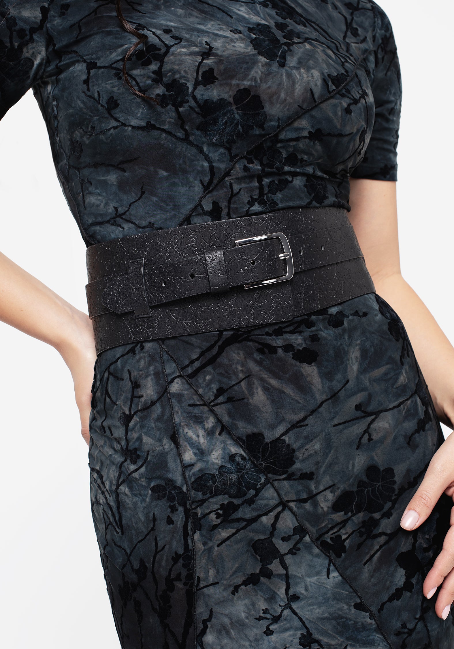 AW24E59_Bathory_Floral_Embossed_Waist_Belt_003