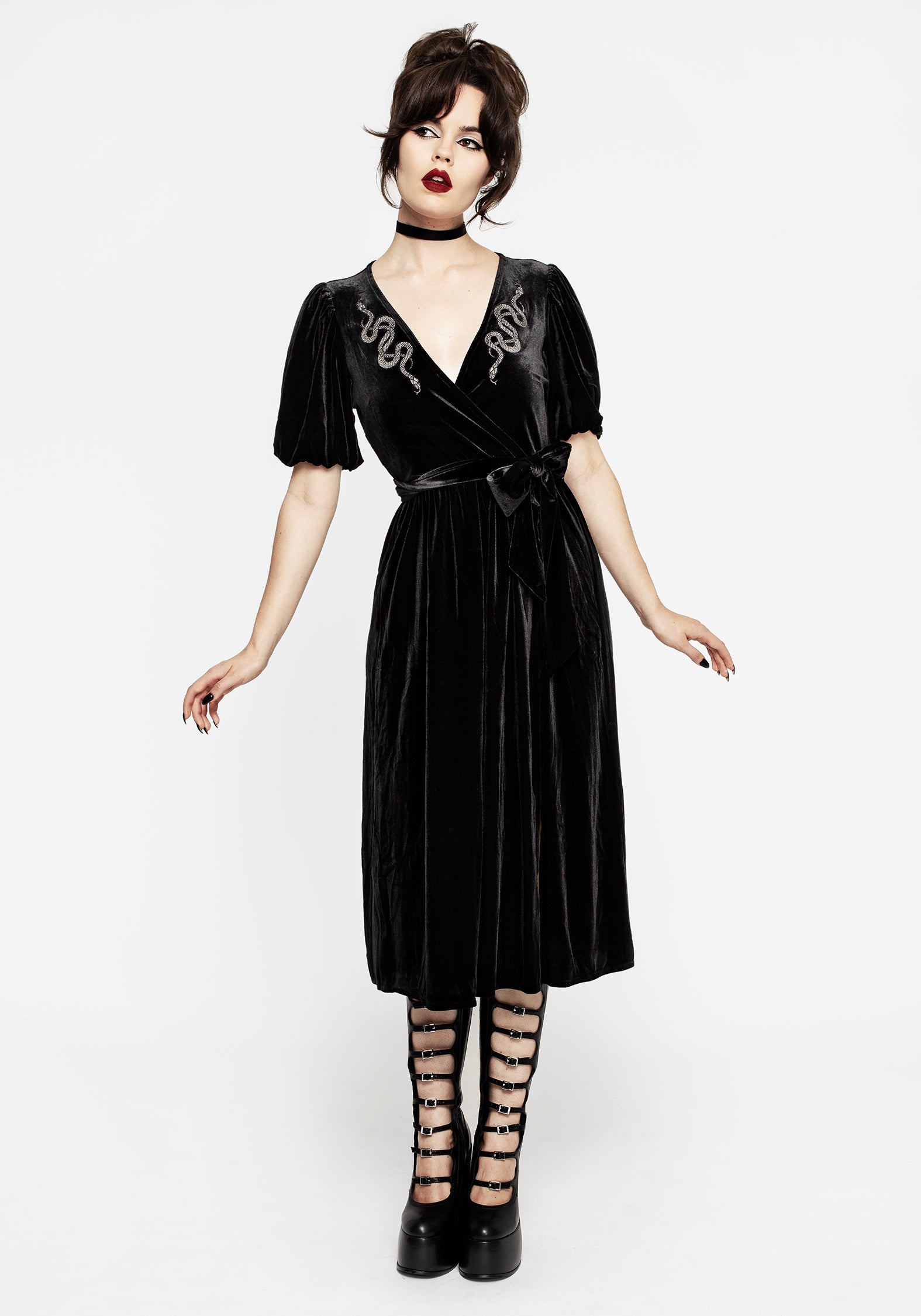 AW24M15_Zarina_Embroidered_Midi_Wrap_dress_Black_002