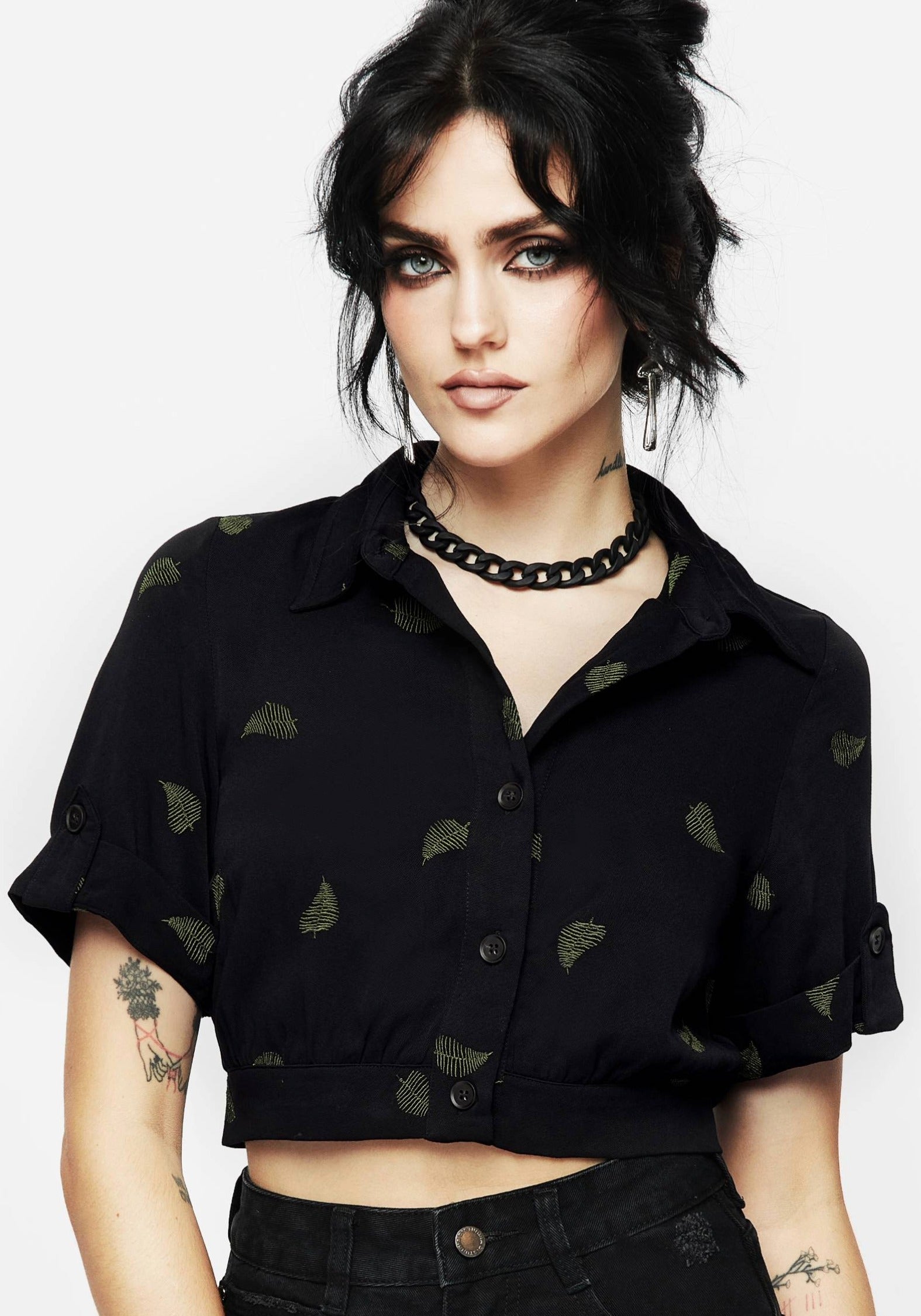 AW24Y291OSMUNDAFERNEMBROIDEREDSHORTSLEEVECROPSHIRT5281_crop
