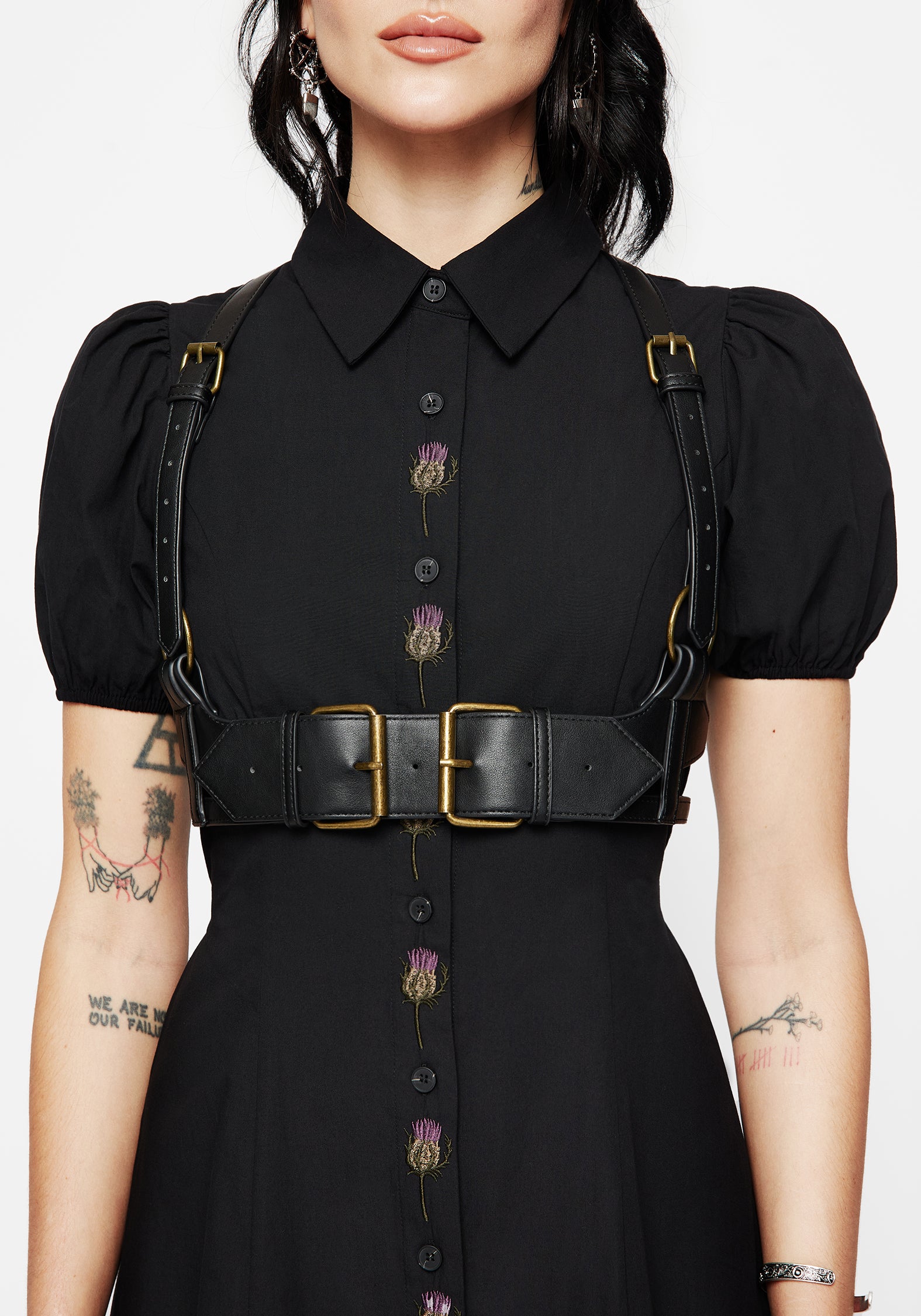 BH2235_AGATHACUTOUTSIDEDETAILHARNESS6894