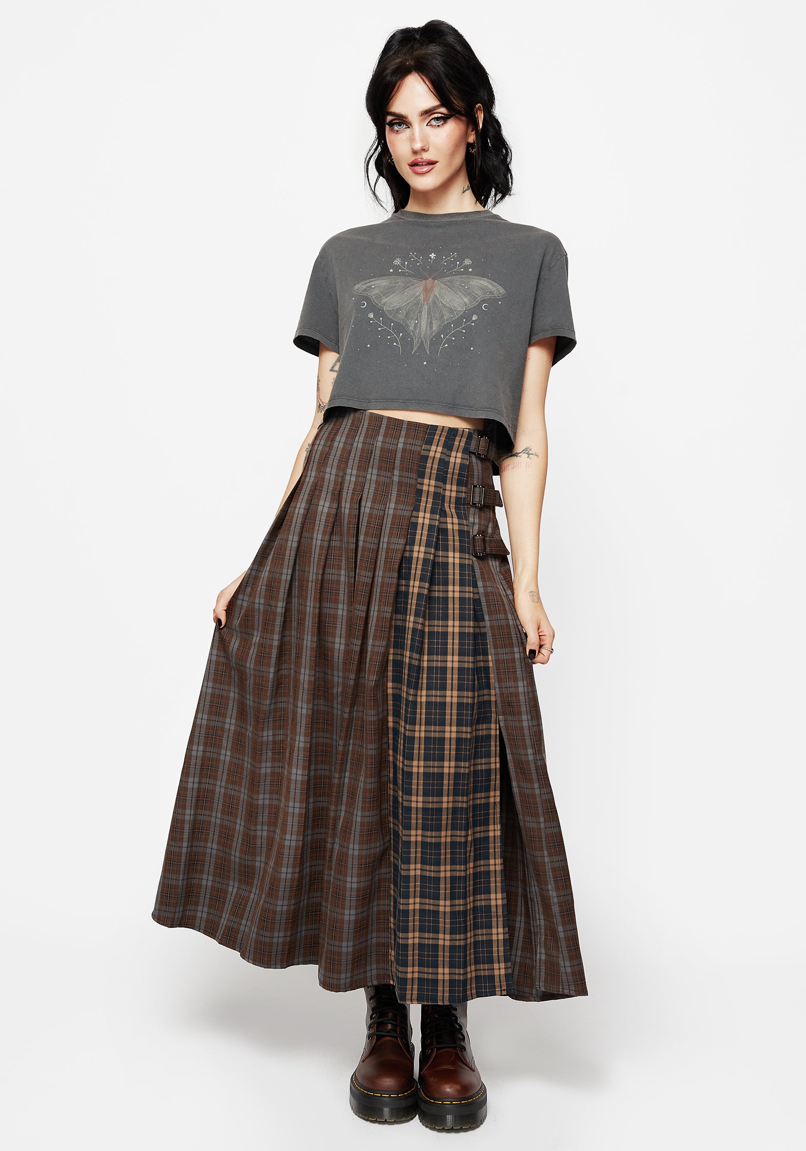 BT1891_RAVENPLEATEDCHECKBUCKLEDETAILMAXISKIRT7333