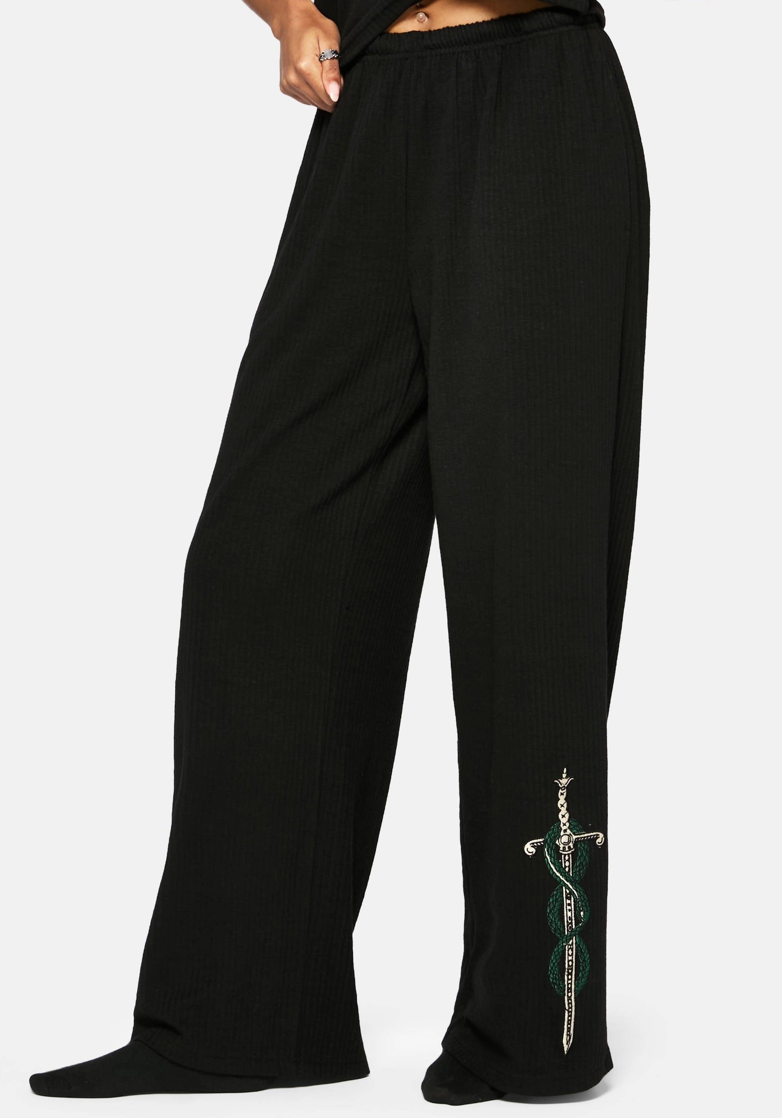 BT3160-UK6_AELINSWORDEMBROIDEREDWIDELEGRIBBEDTROUSER4CROP