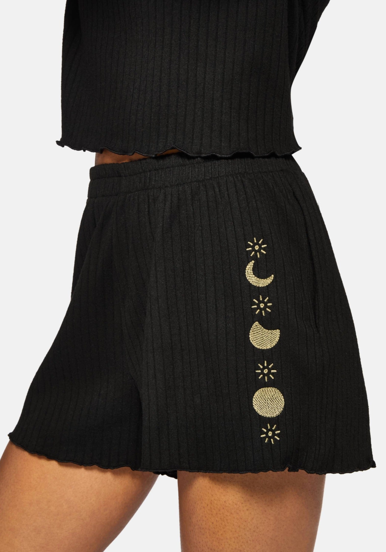 BT3162-UK6_GRIFFINFLYEMBROIDEREDLETTUCEHEMPJSHORTS3CROP