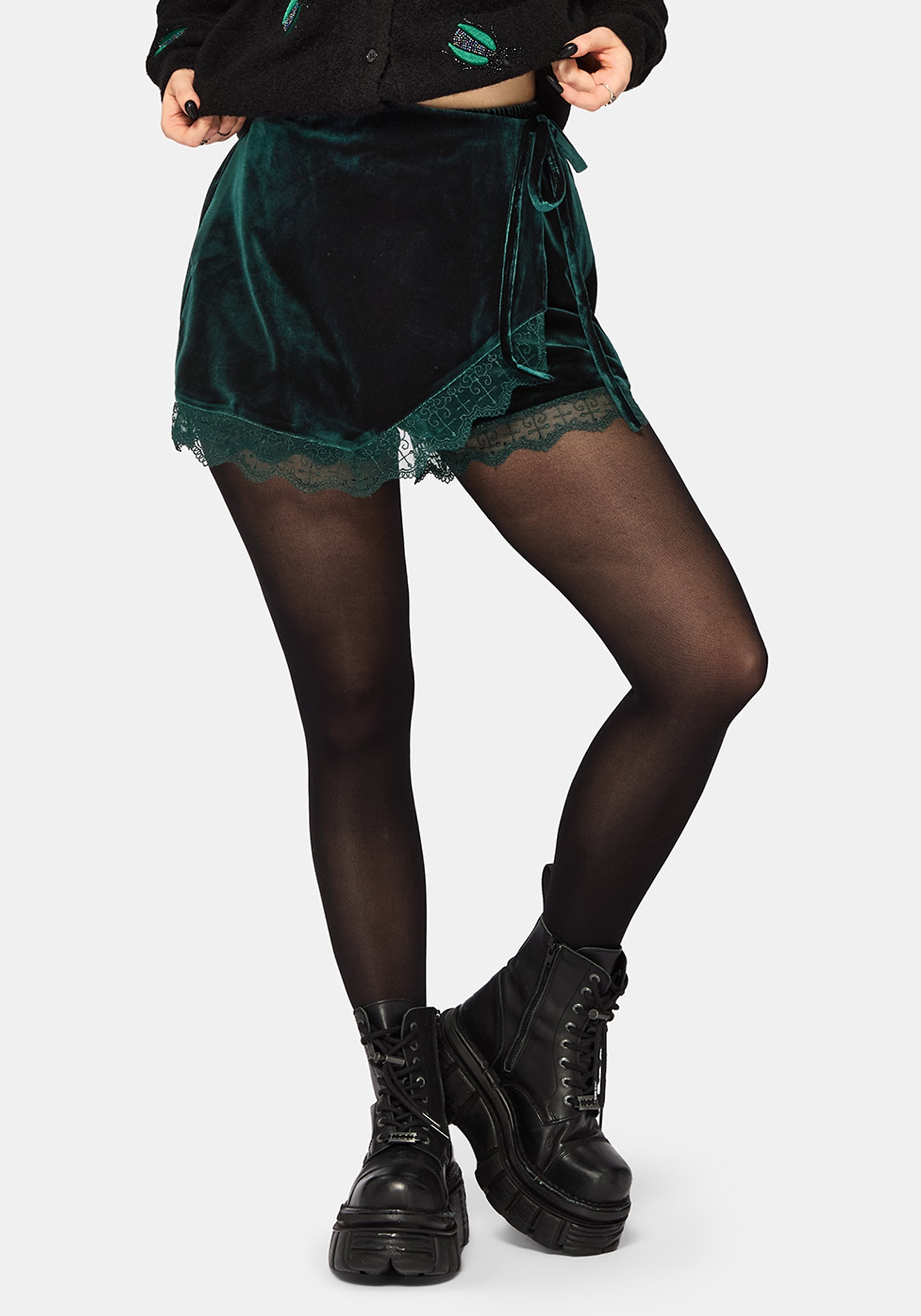 BT4782_DEVAVELOURLACETRIMTIEWAISTSKORT-GREEN_063