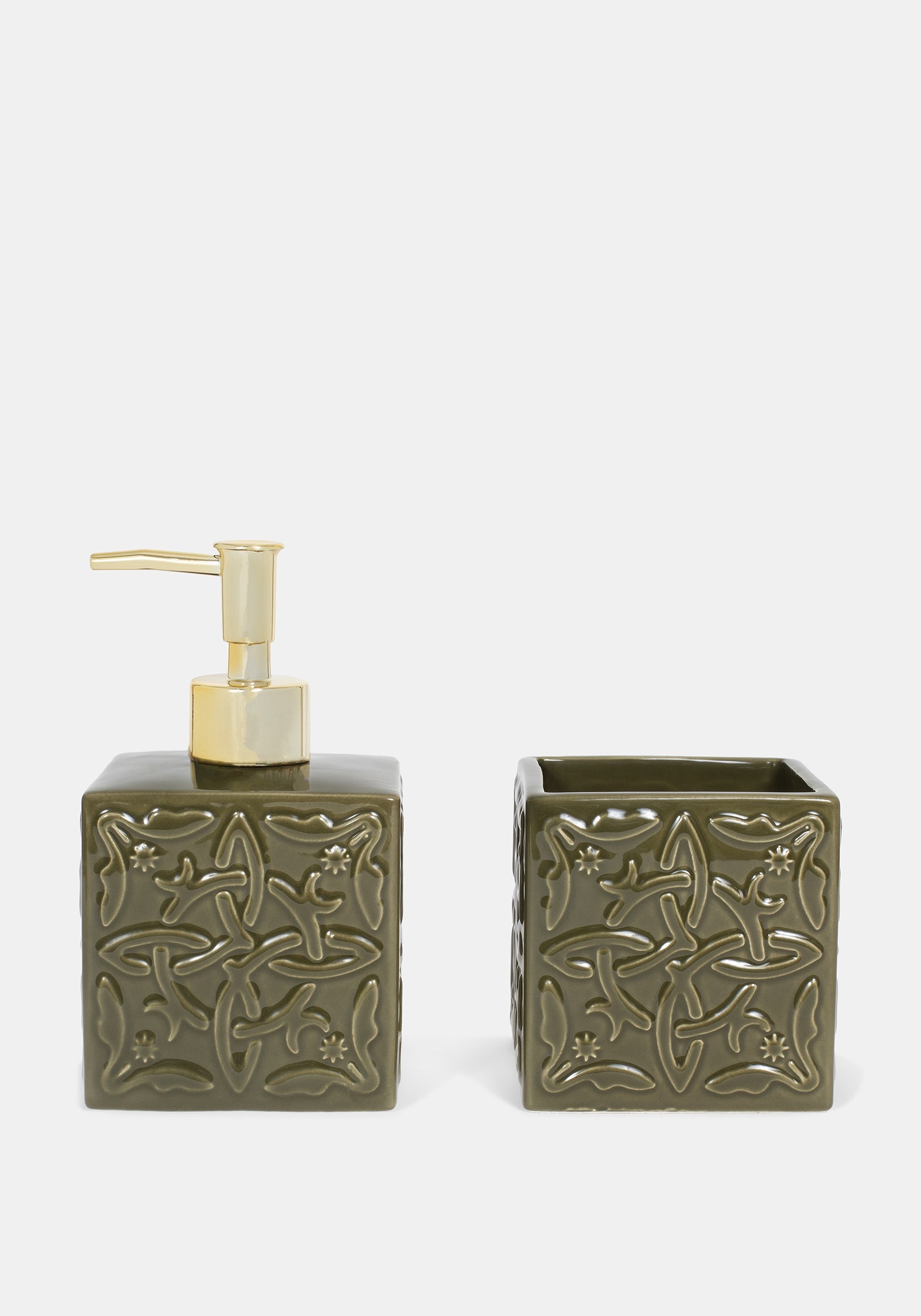 CR3110_ASHWYNEWITCHESBATHROOMSET_001