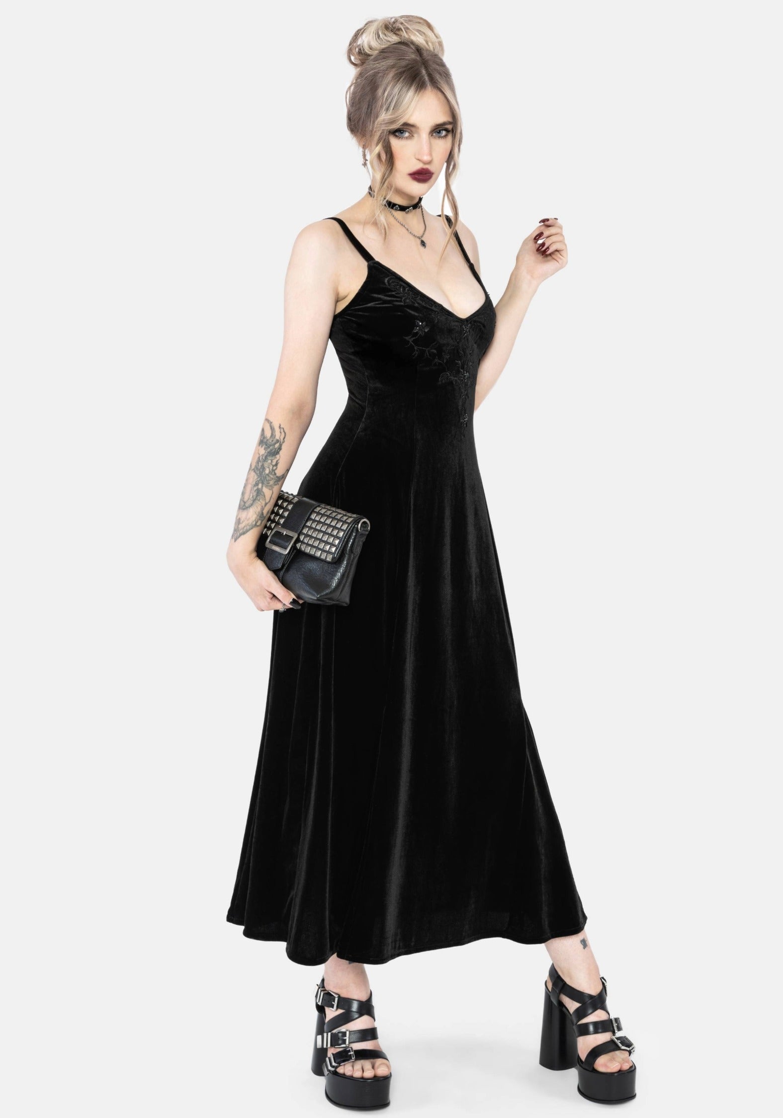 DR2464-UK6_OPIACAMIBEADEDEMBROIDEREDVELVETMIDAXIDRESS_1