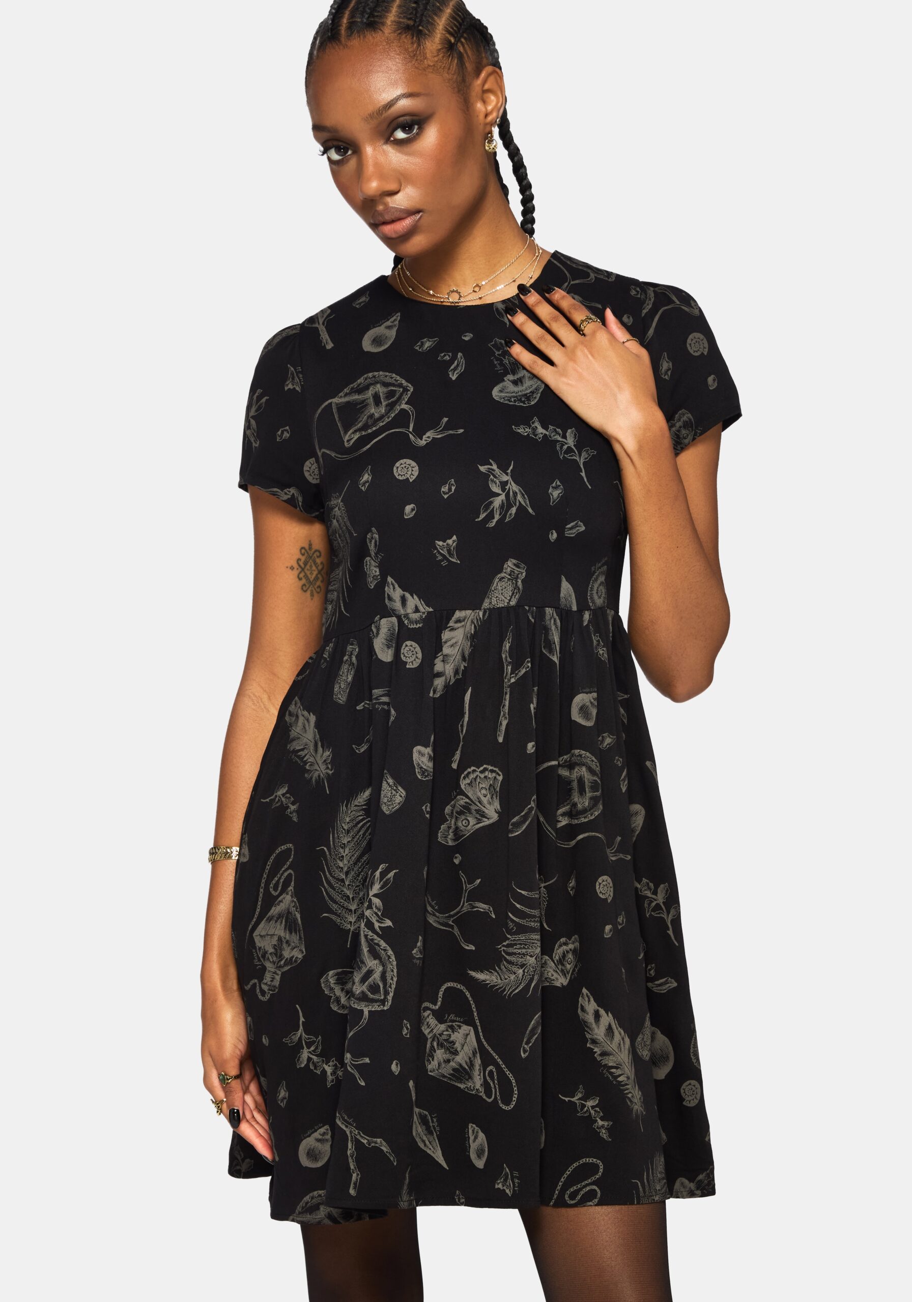 DR3948-UK6_HELENAHIGHLANDFORAGINGAOPMINISKATERDRESS2
