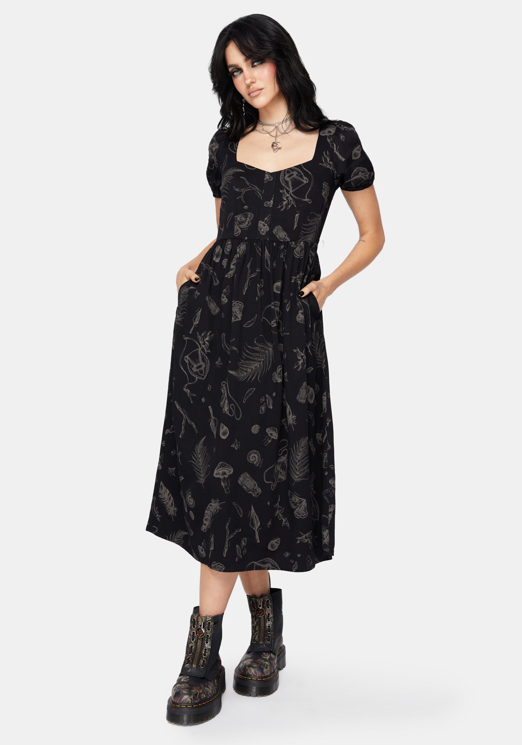 DR3949-UK6_HELENAHIGHLANDFORAGINGAOPBUTTONUPMIDI_5