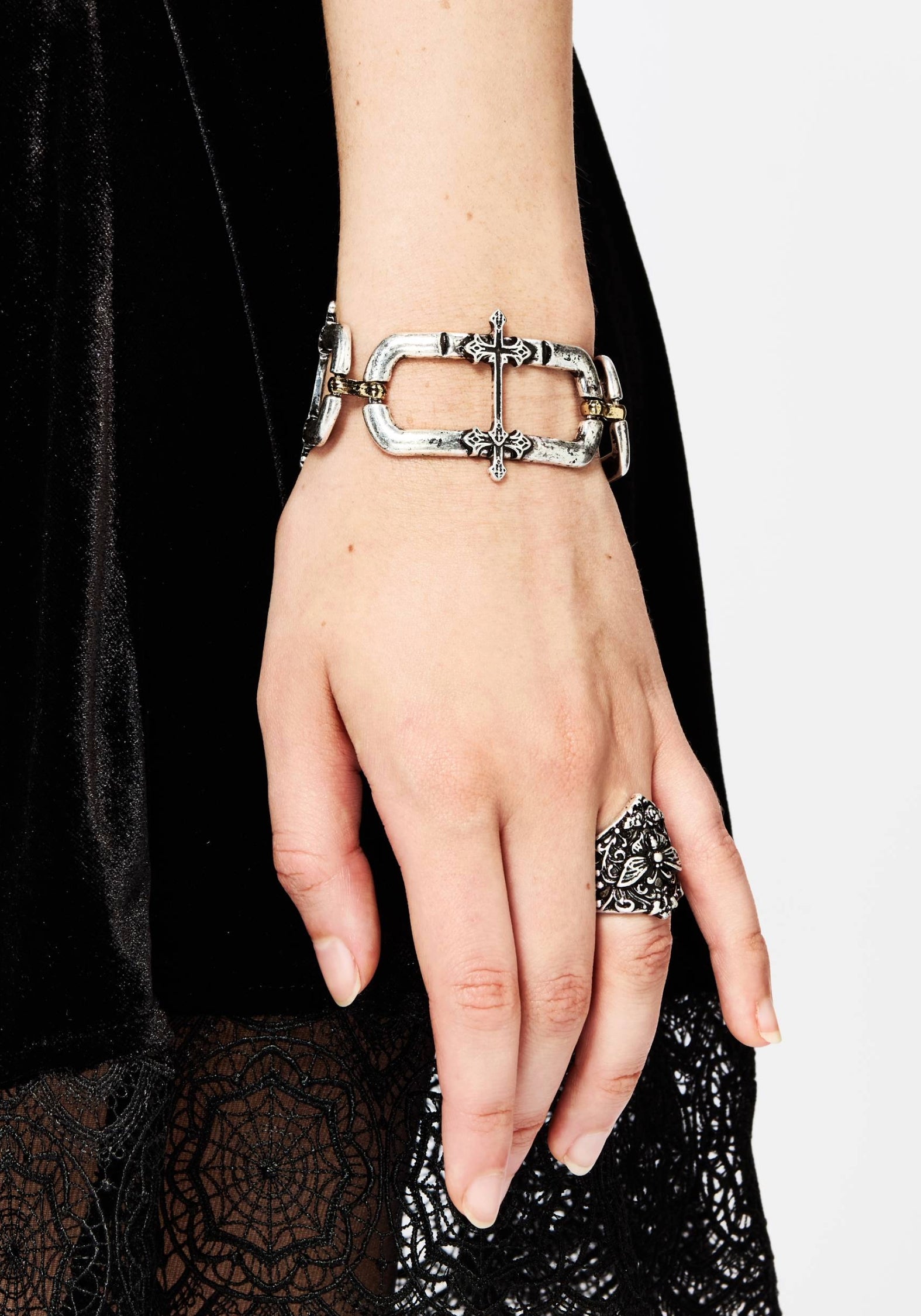 JE2986_ELECTRACROSSLINKCHAINBRACELET-659_079CROP