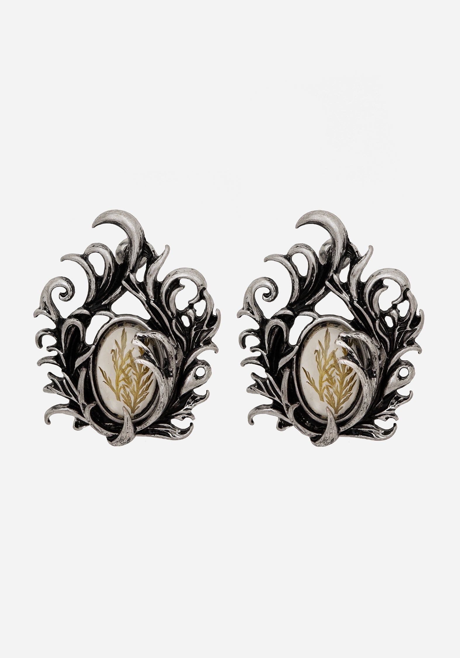JE3011_MARTETRAPPEDFLOWEREARRINGS_001