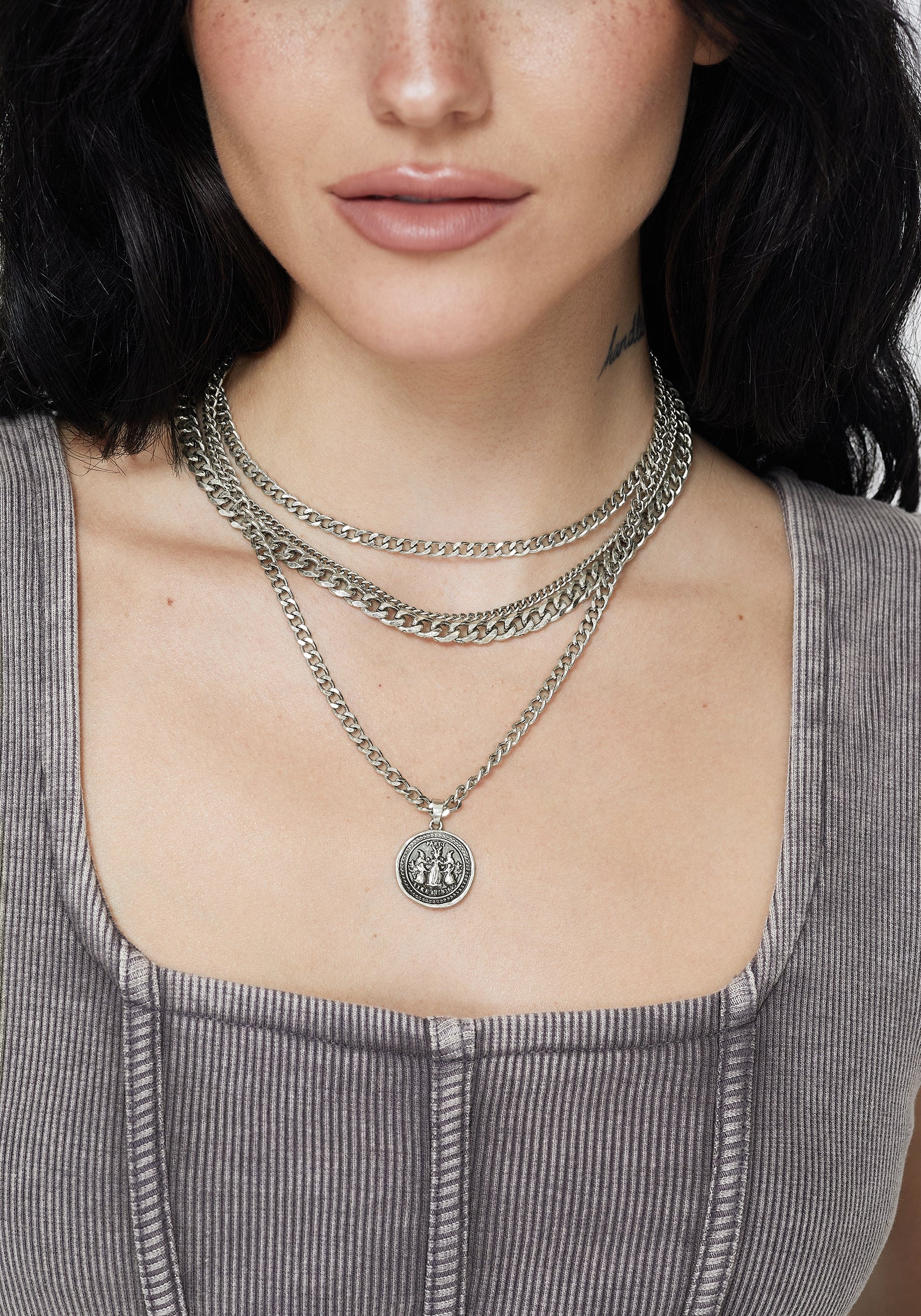 JE3873_PARTYLIKEITS1699CHAINNECKLACE_1_67450826-abf2-496e-b627-24c99a702c6c