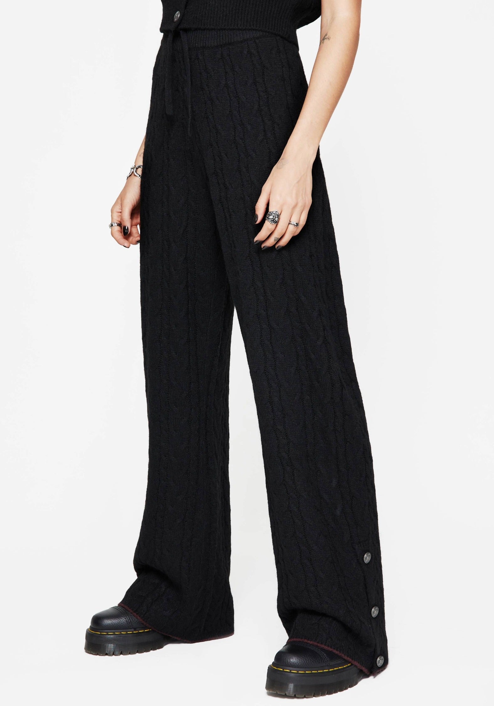KN2377_SOPHIACABLEKNITWIDELEGTROUSER5442CROP_1d137931-f4a6-4f64-99f2-7d19a4650898