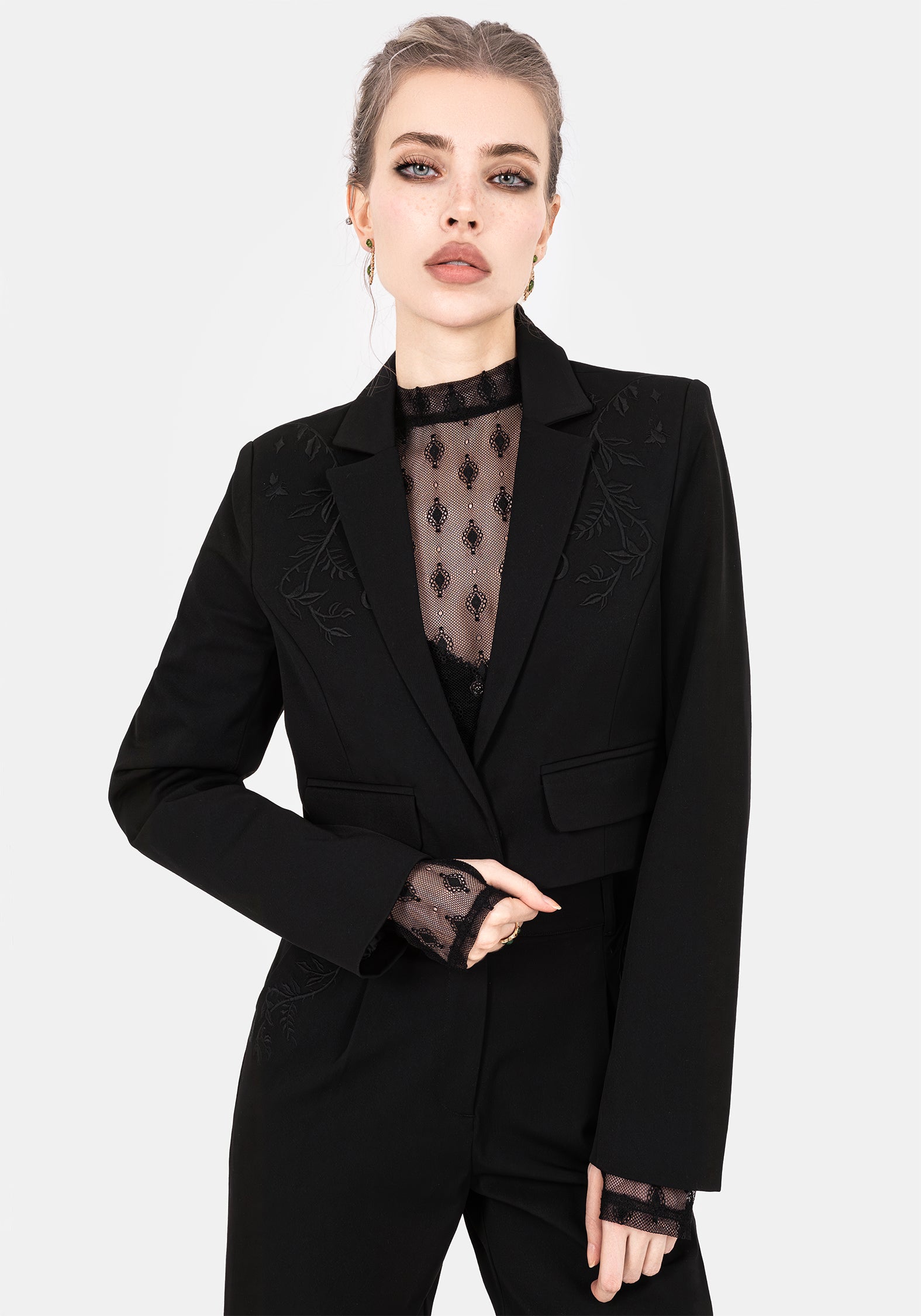 OW1645_MONAEMBROIDEREDCROPBLAZER_005_ffd3e847-f3ff-48e6-b652-cfd6db4a25b6
