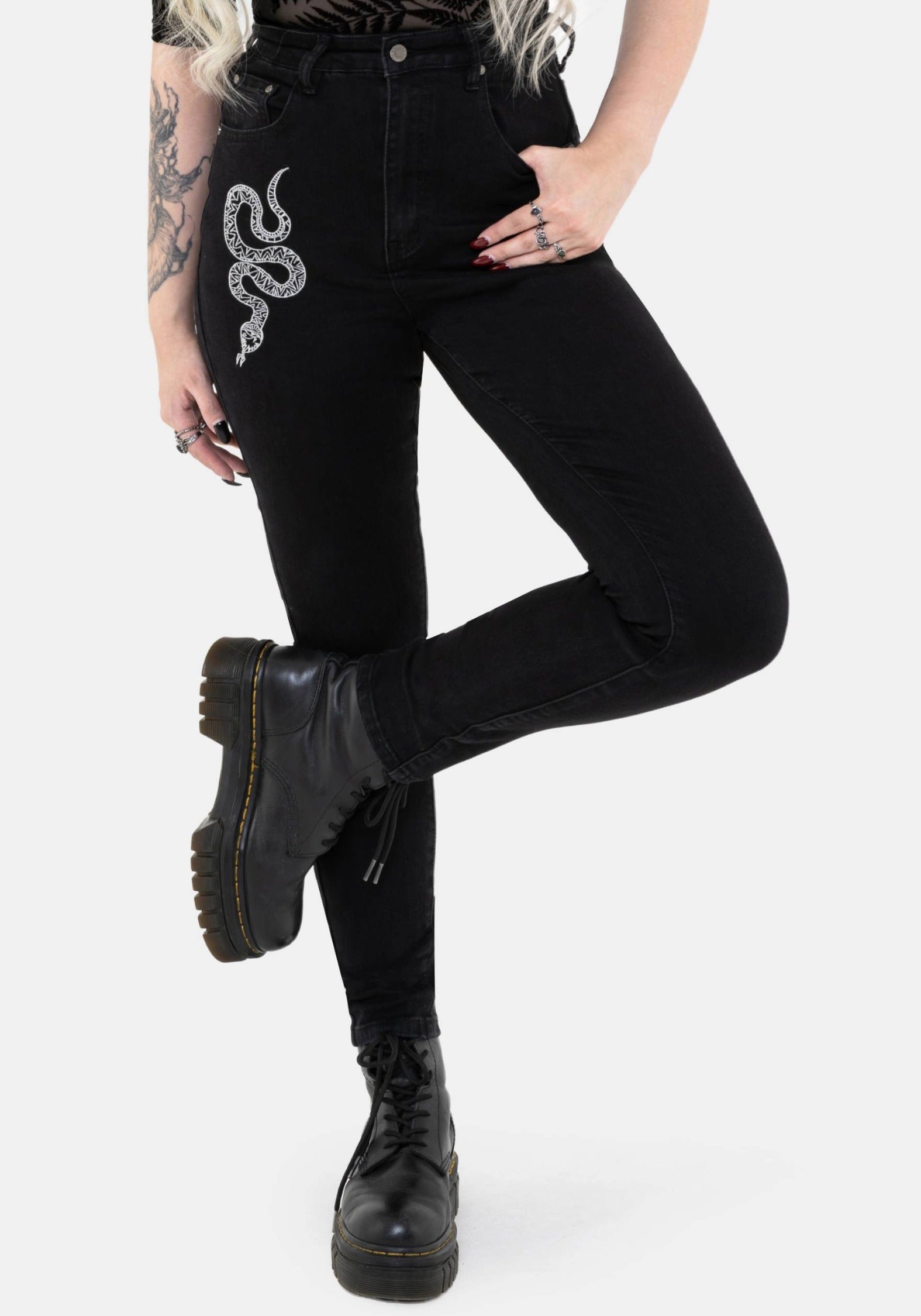SS21D99_EDENJEANS_003crop