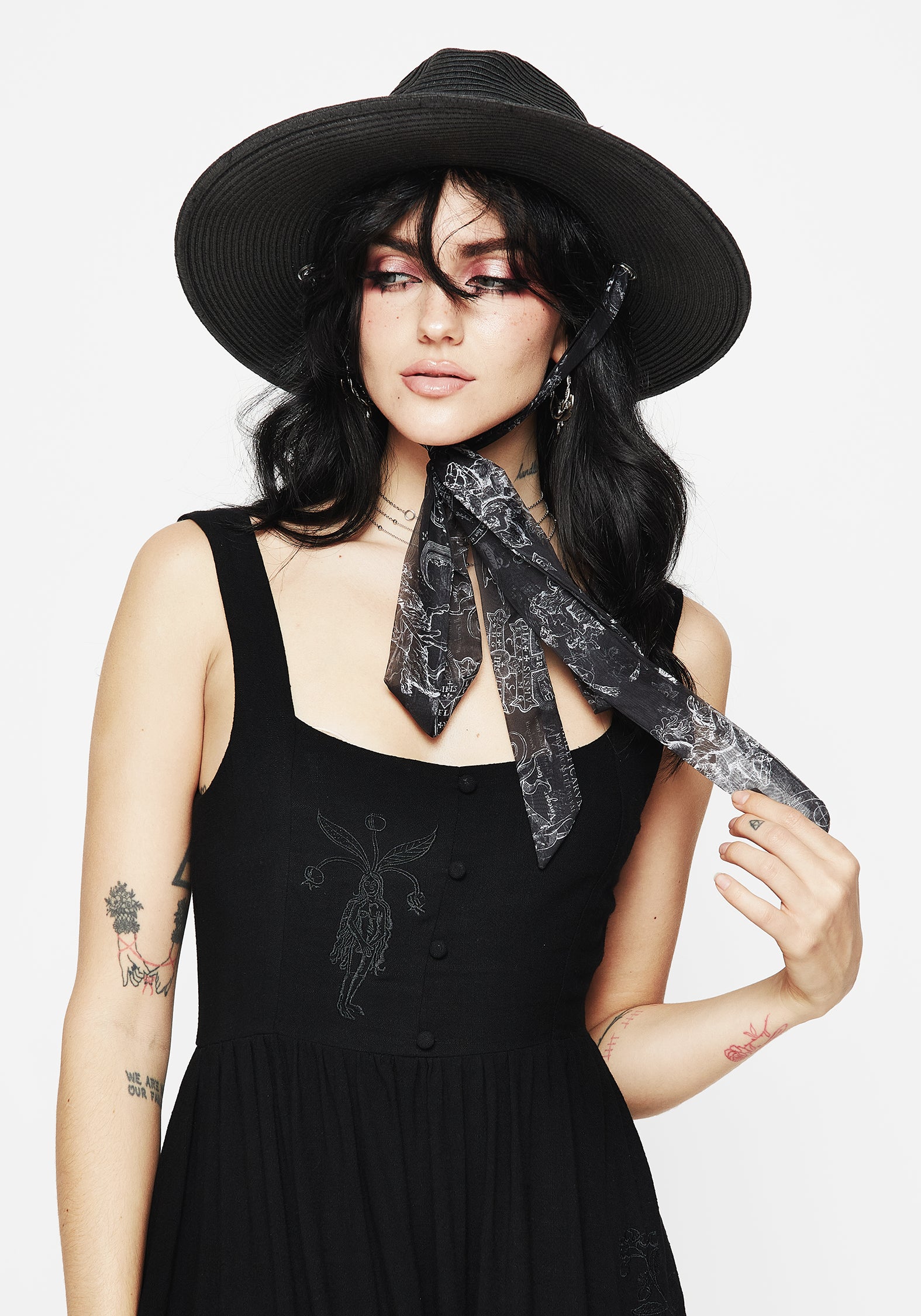 SS24CA530MALEFICARUMTIEDETAILSUNHAT7015