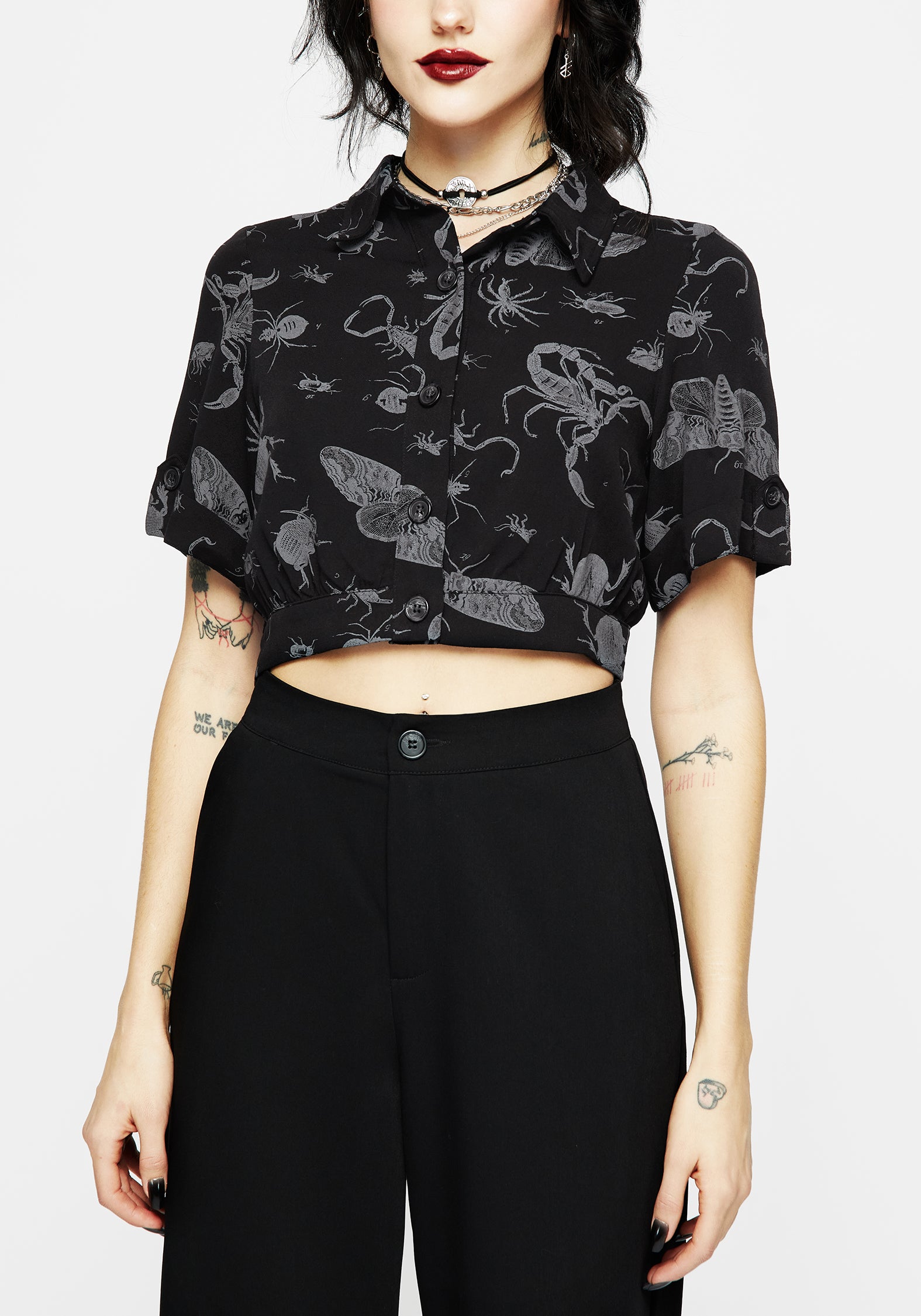 SS24Y269PARASITEBUGSSHORTSLEEVECROPSHIRT_003