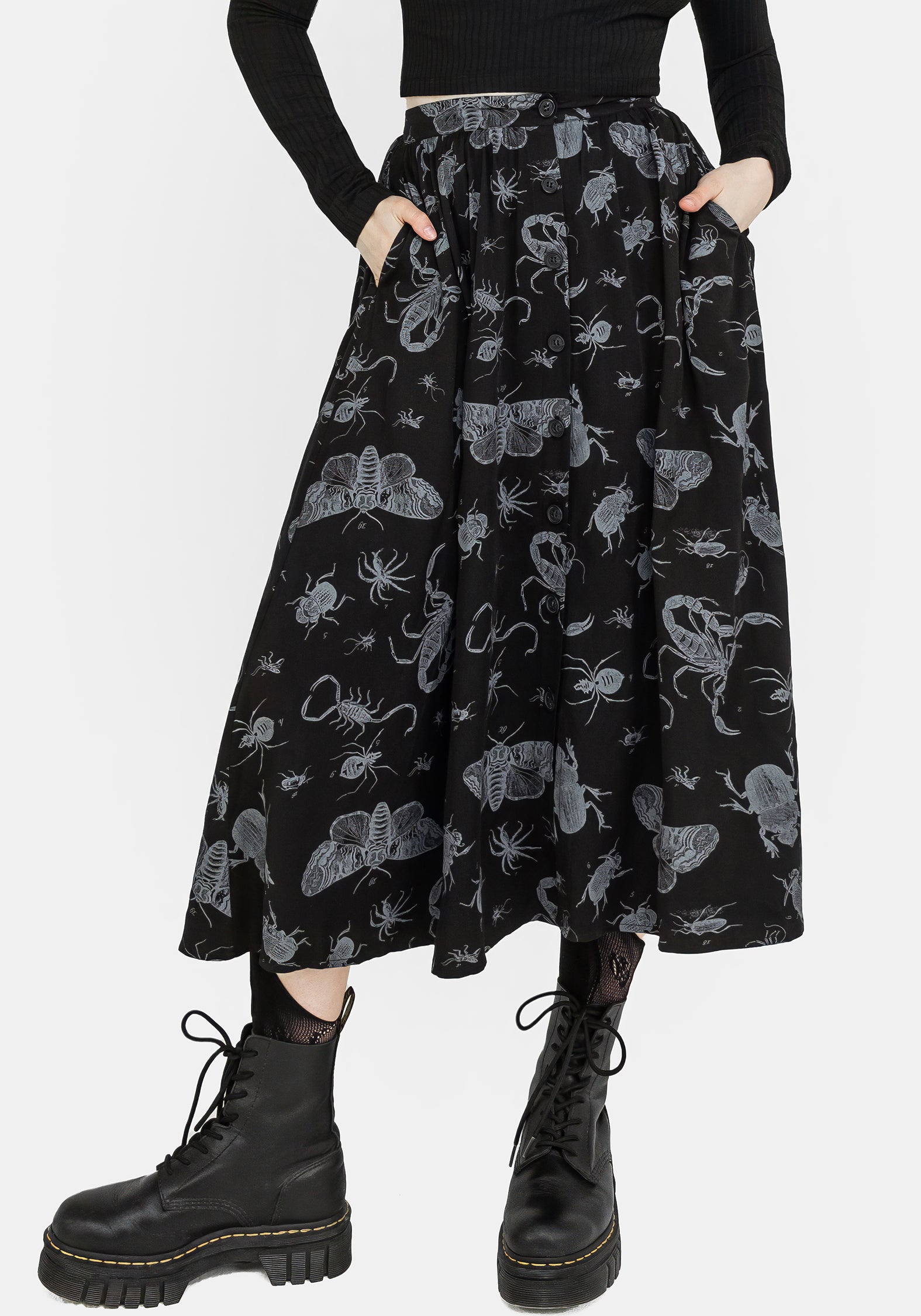 SS24Y272_PARASITE-BUGS-BUTTON-FRONT-MIDI-SKIRT-BLACK_CROP