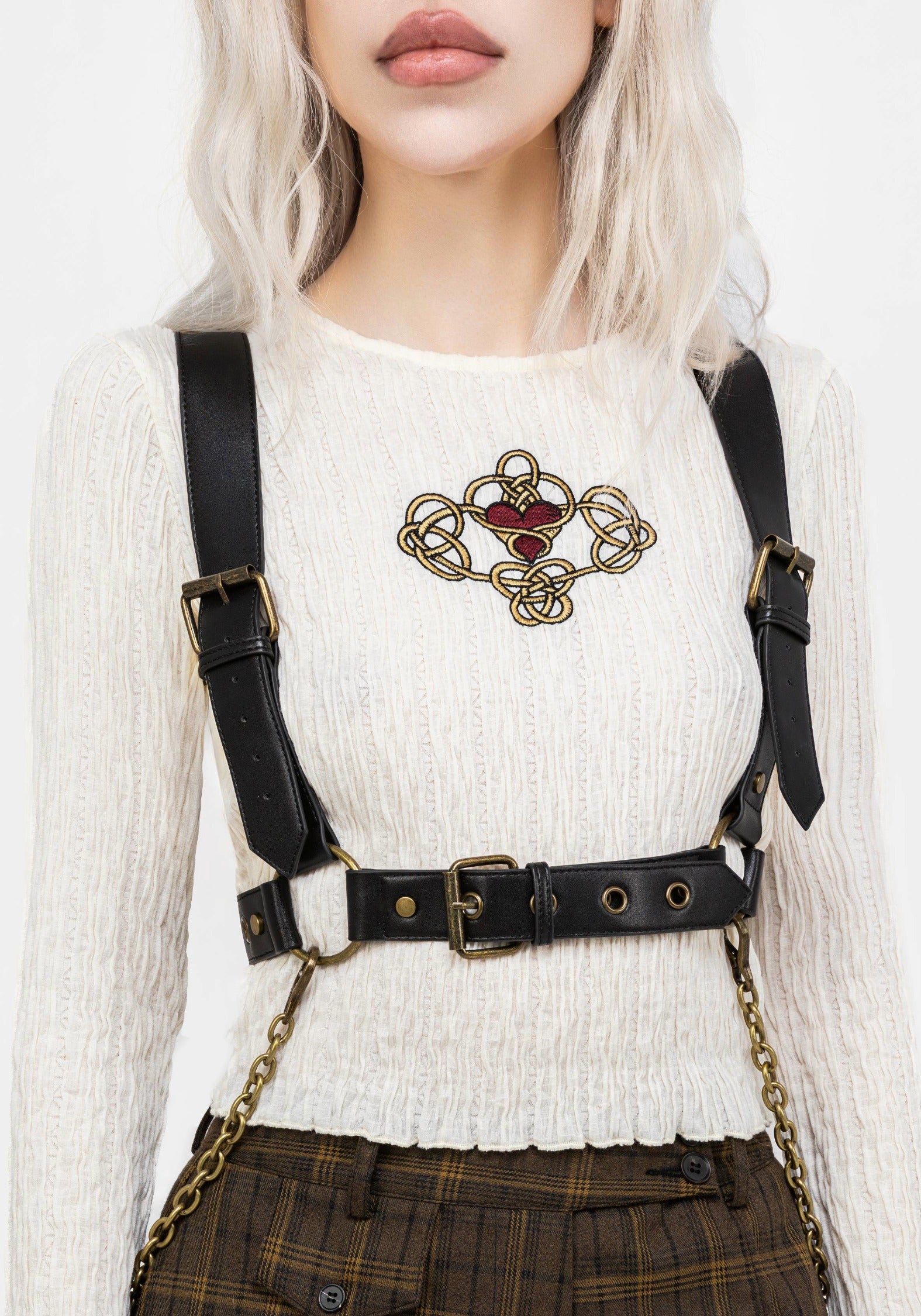 SS24YH818_VIGNETTEBRASSCHAINHARNESS_004CROP