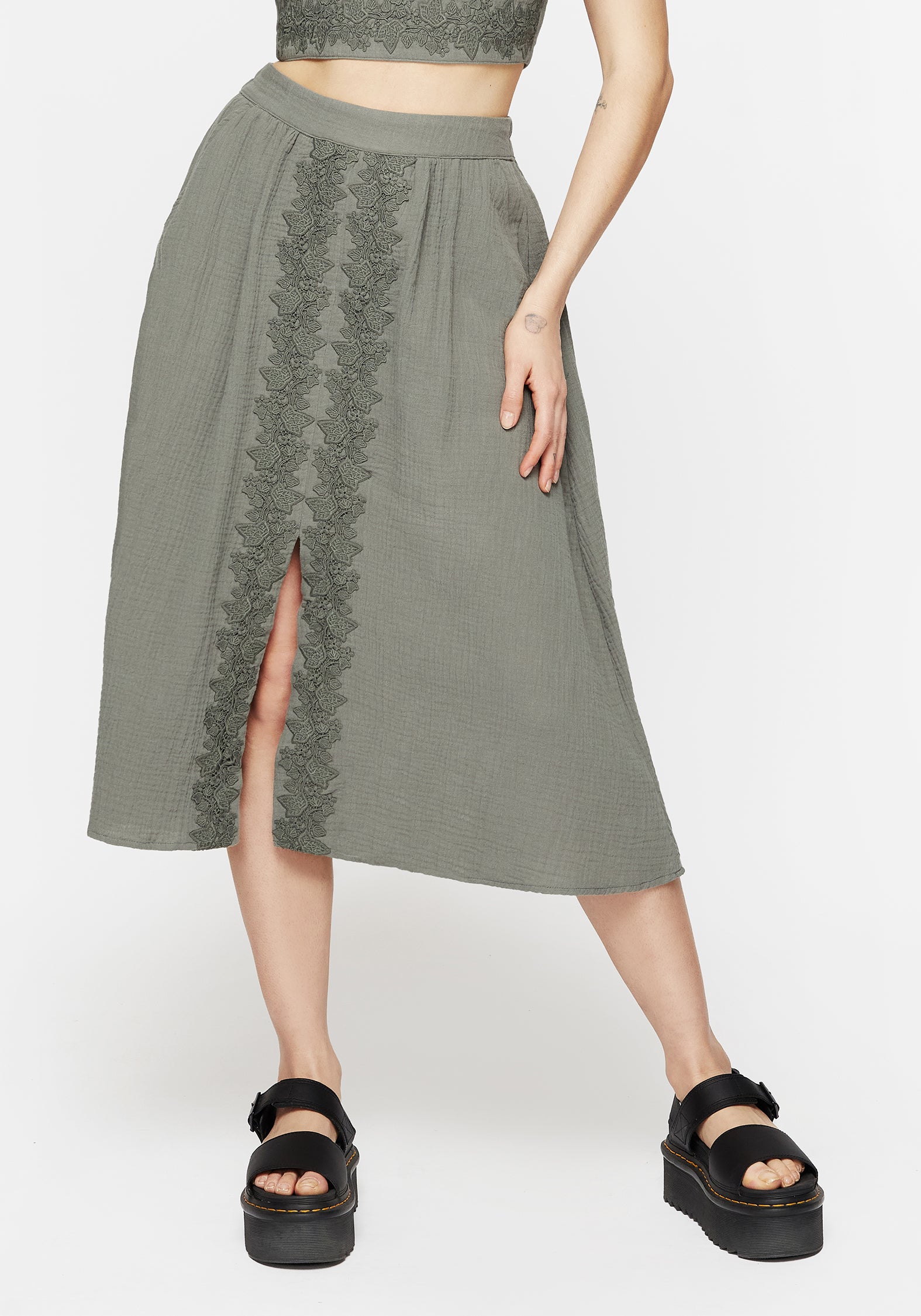 SS25BT1099_ALDER-COTTON-IVY-DETAIL-MIDI-SKIRT-8413_CROPIN