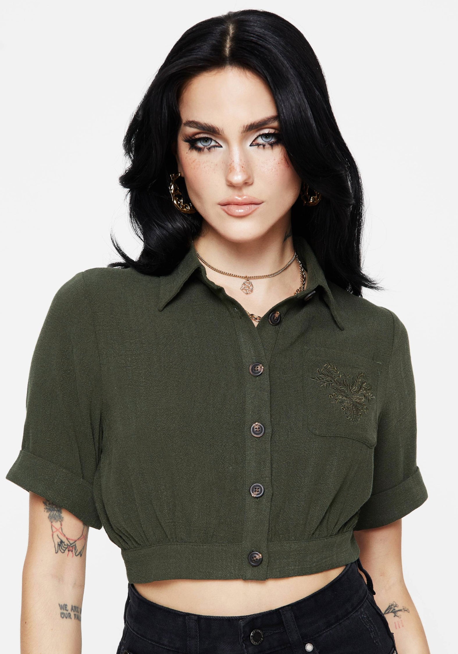 SS25TO1137_FOLIATEFLORALENBROIDEREDBUTTONUPSHORTSLEEVECROPSHIRT5979CROP