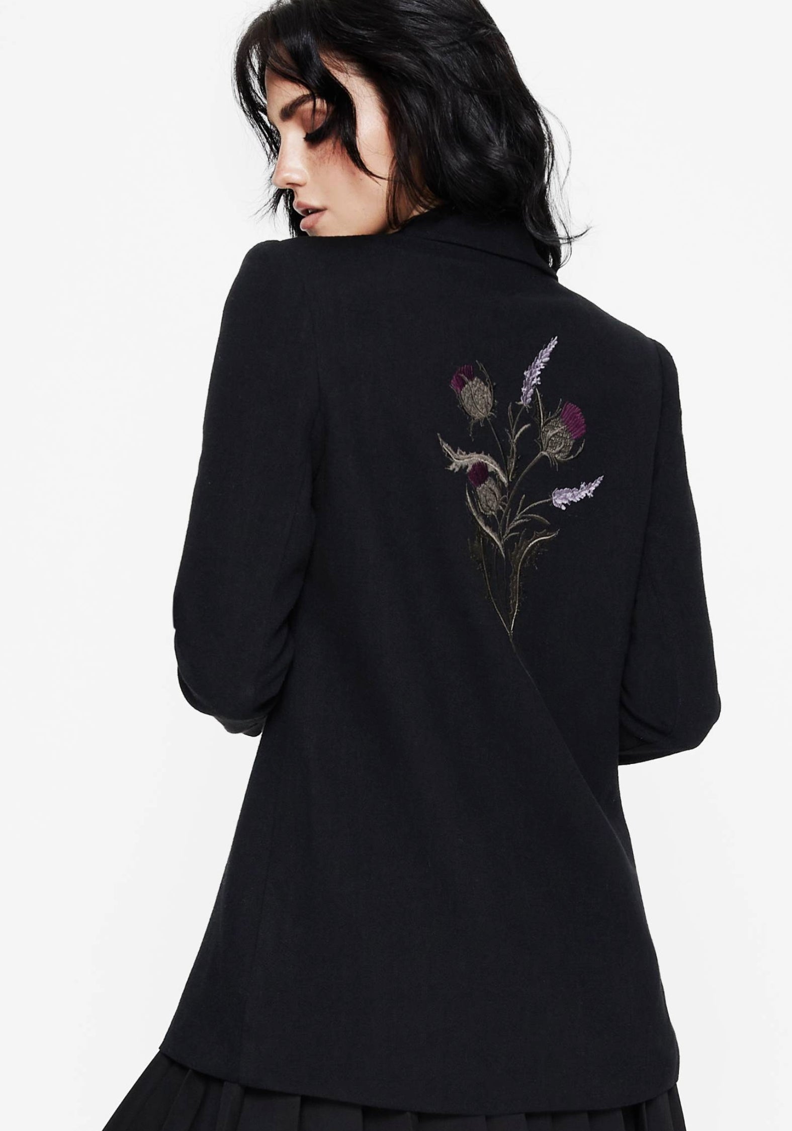 SS25TO1534_CHLORISEMBROIDEREDLONGLINEBLAZER6089CROP