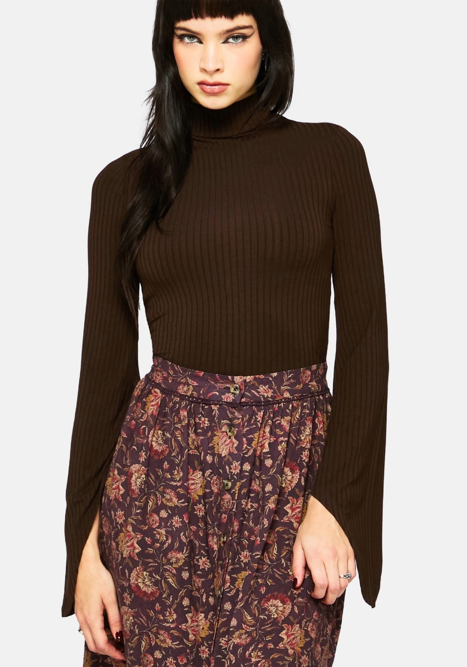 TO270_AMATAFLAREDSLEEVETOPBROWN6CROP