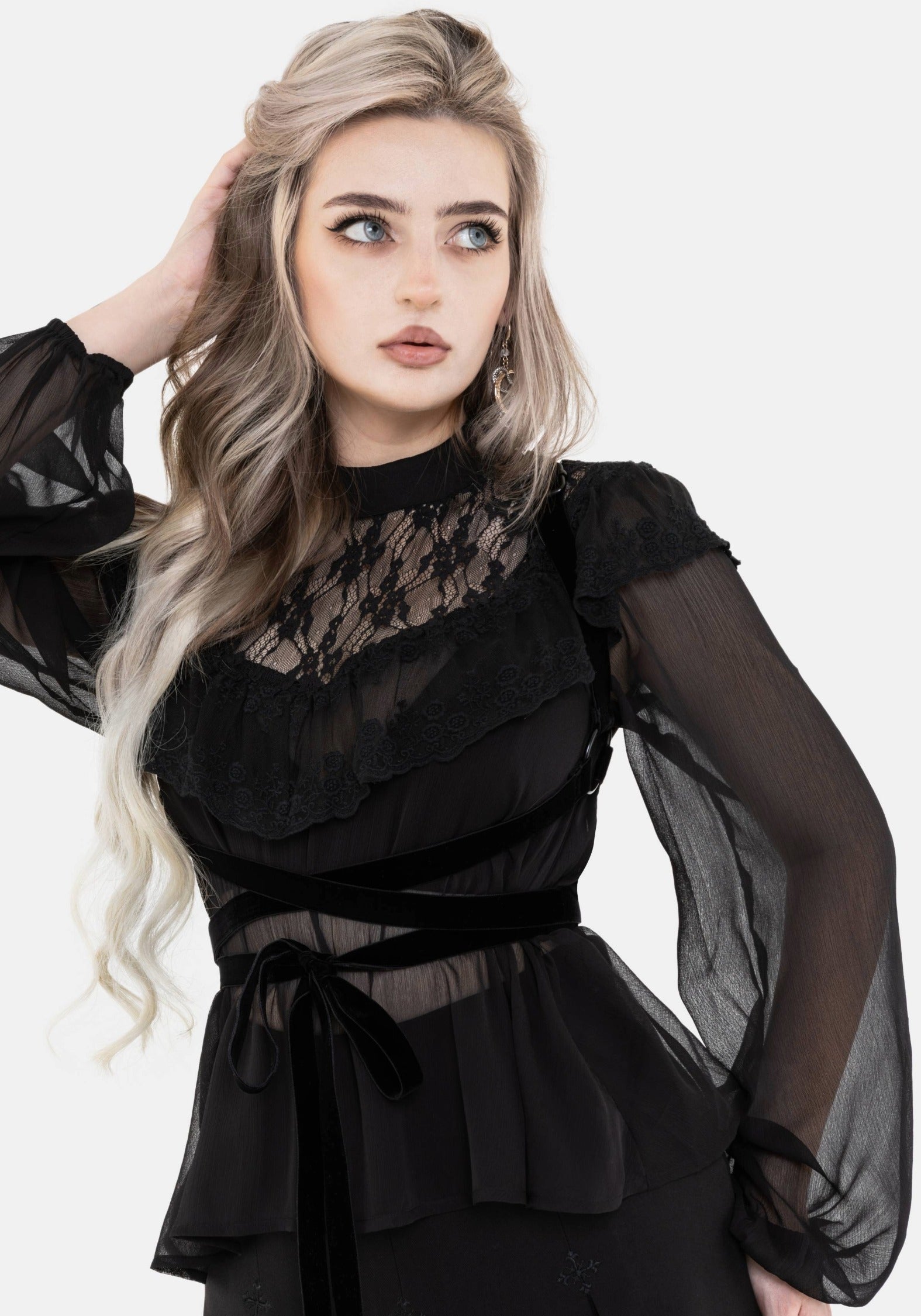TO2948-UK6_MYRCONTRASTRUFFLELACEBLOUSE_1crop