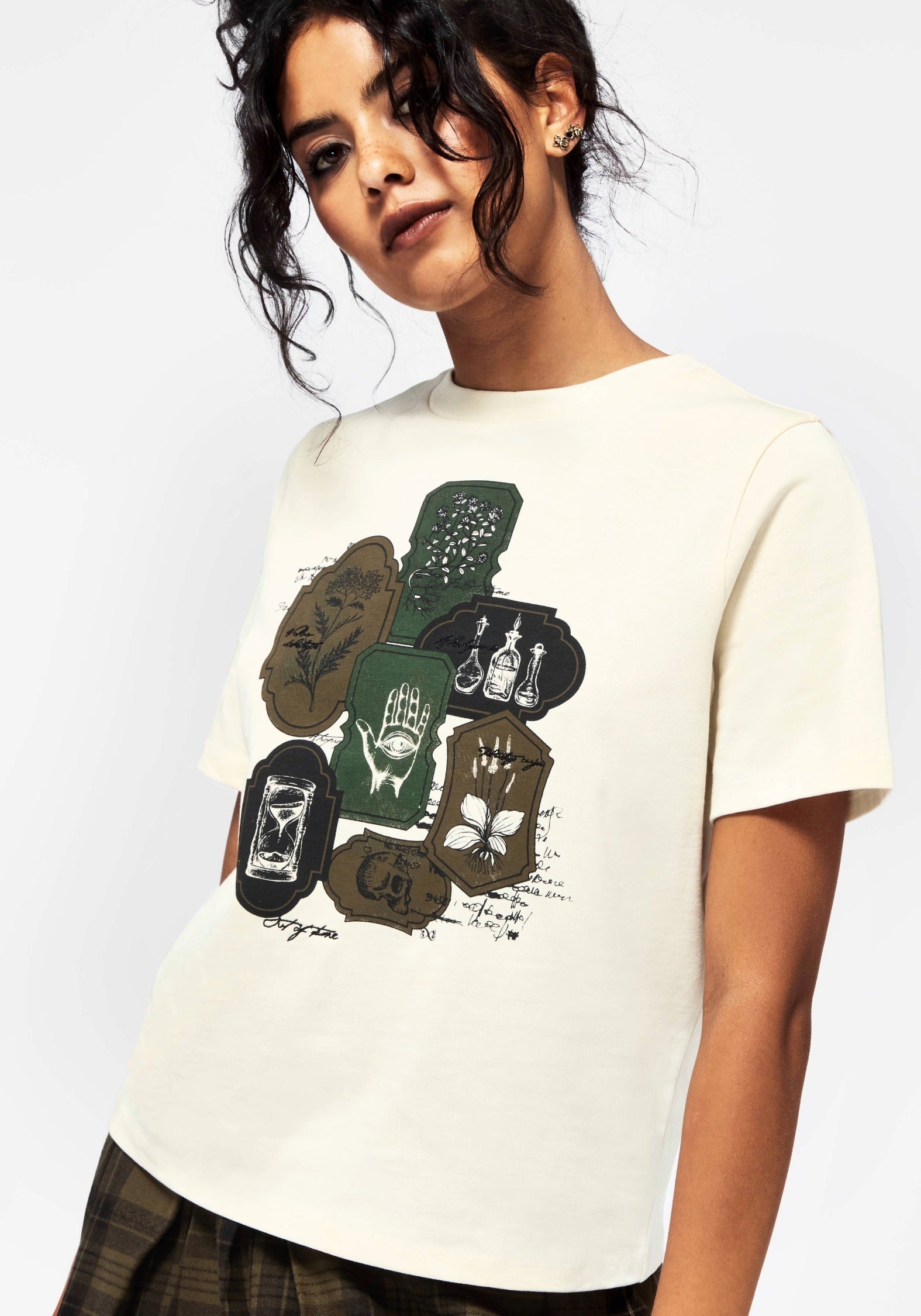 TO2970_WICCESTAMPGRAPHICTSHIRT_867_080CROP