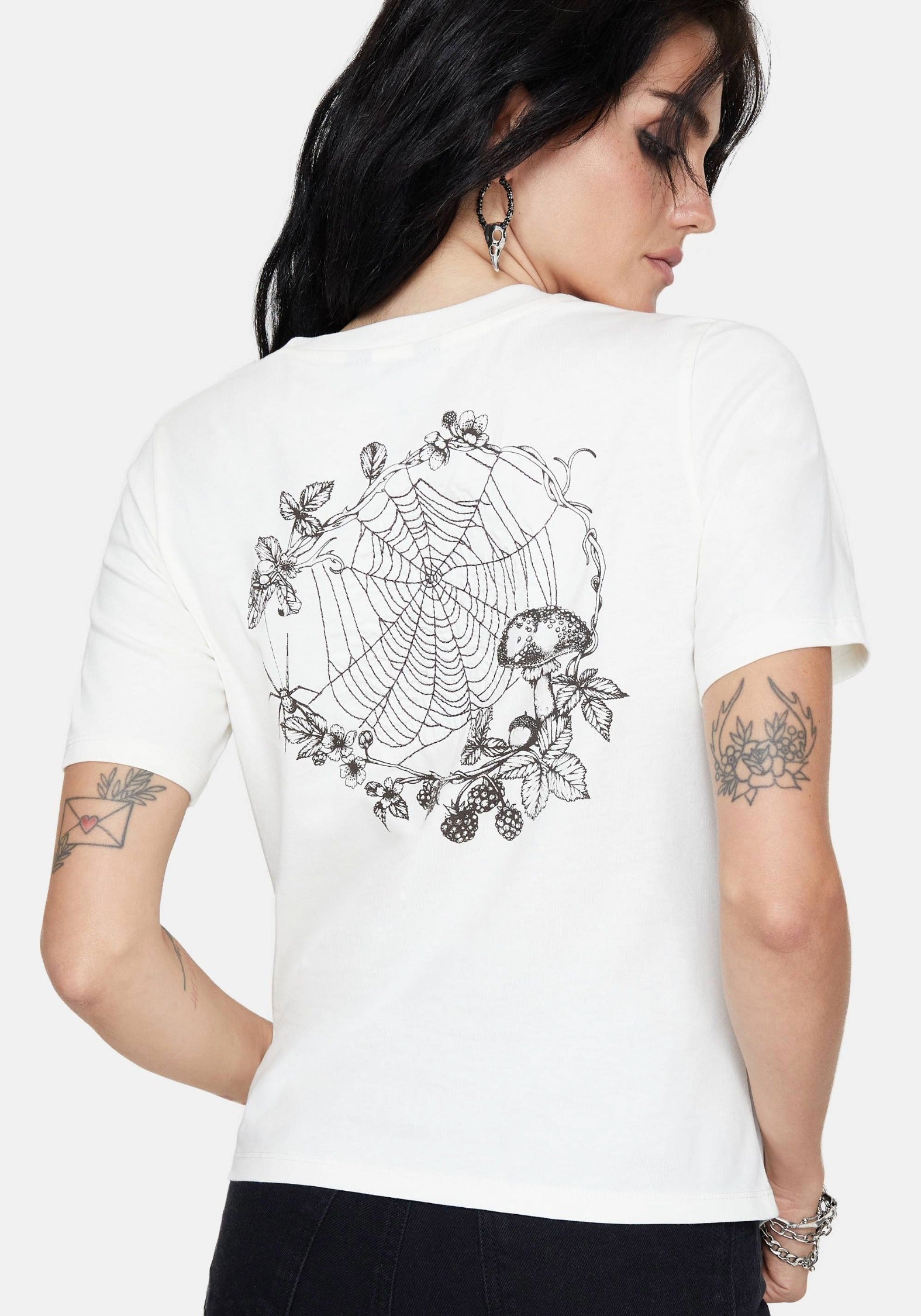 TO3203_CYNTHIASPIDERWEBGRAPHICREGULARFITCOTTONT-SHIRT_1
