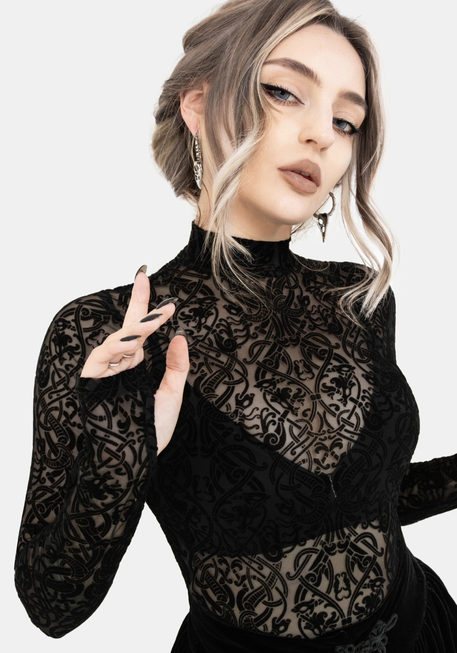 TO3624-UK6_DISRUPTFIANNAMESHLONGSLEEVETOP_1CROP